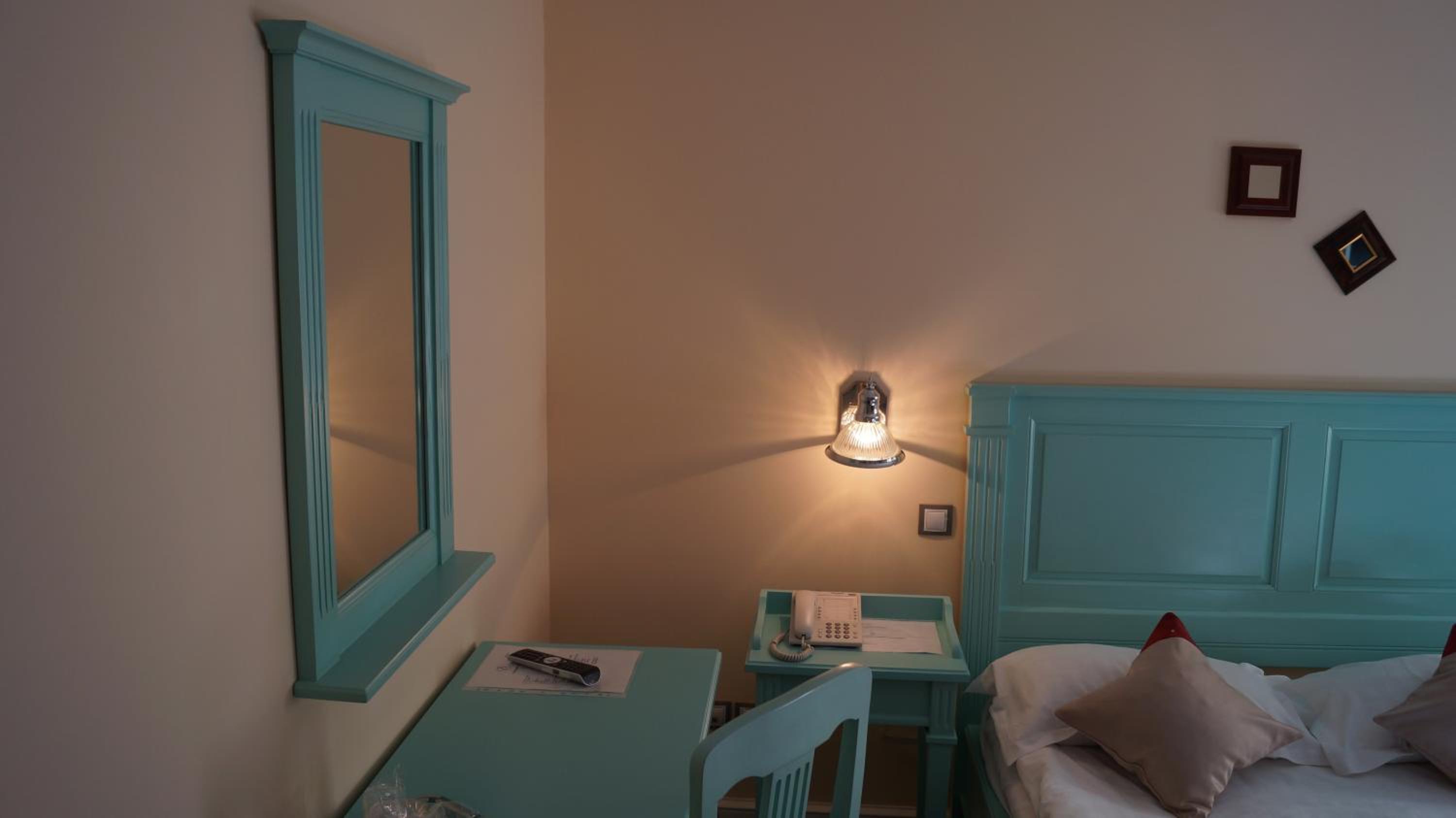 Standard Double Room - Photo 15