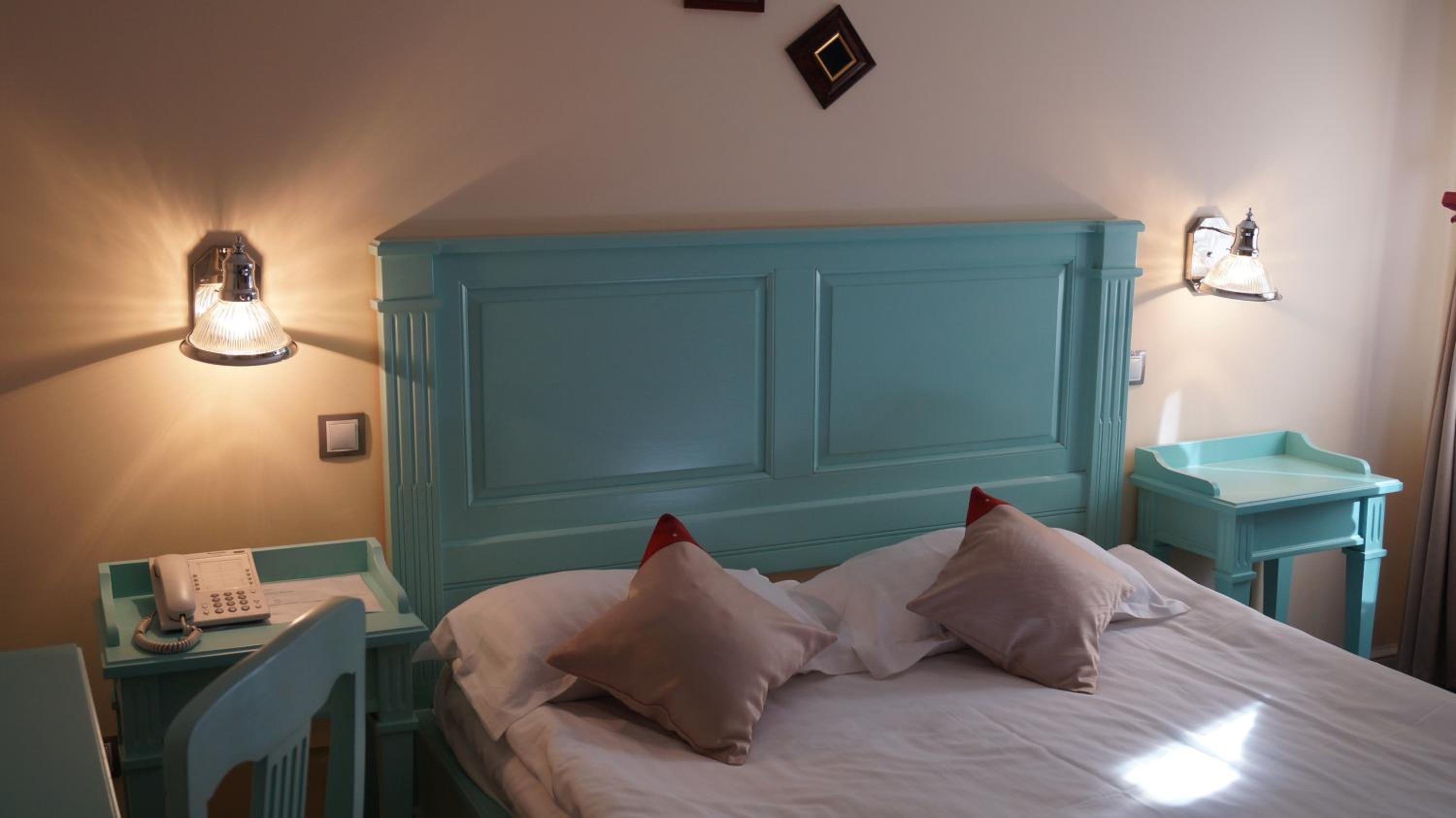 Standard Double Room - Photo 12