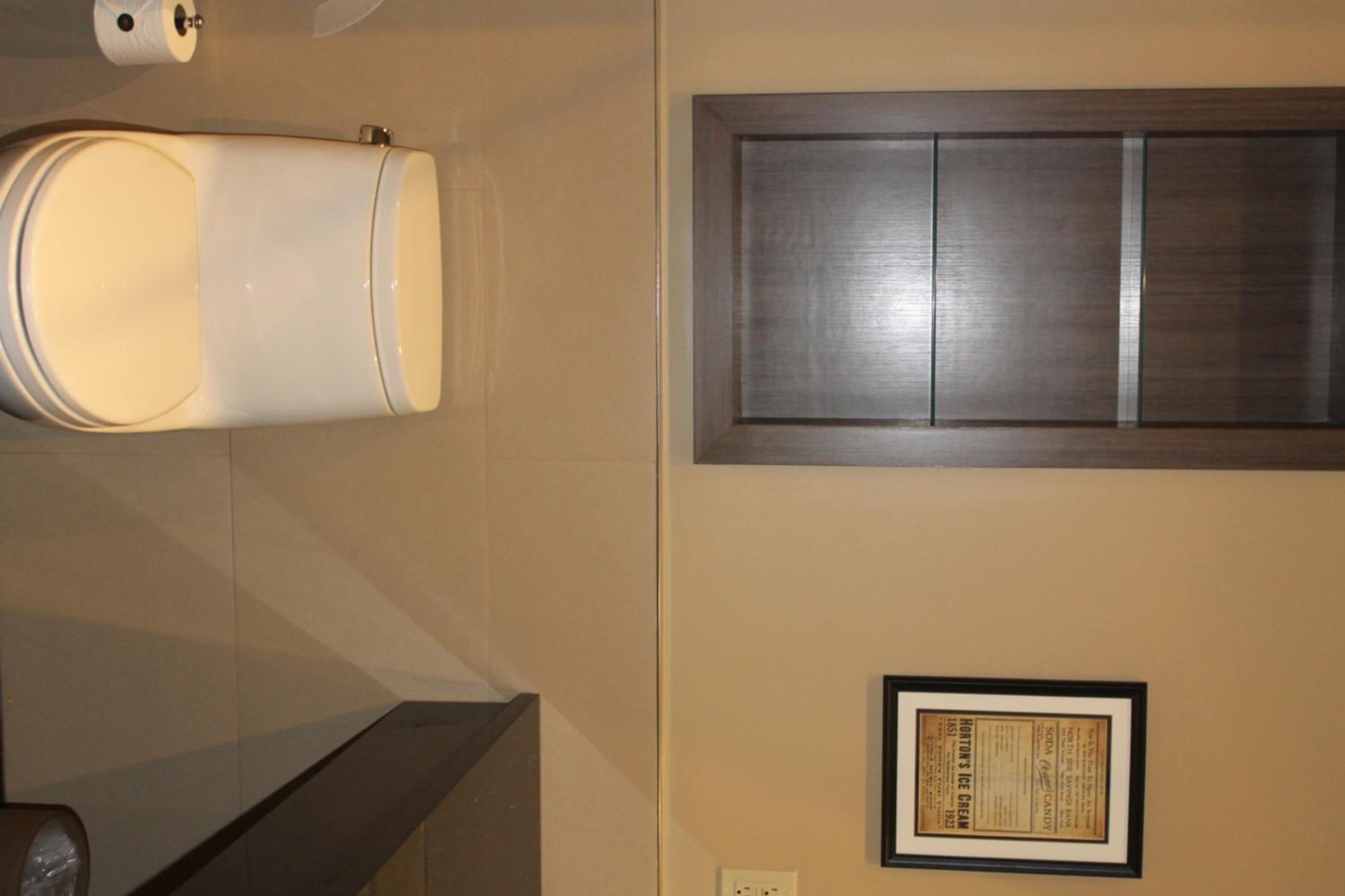 Deluxe Queen Room with Two Queen Beds photo 3