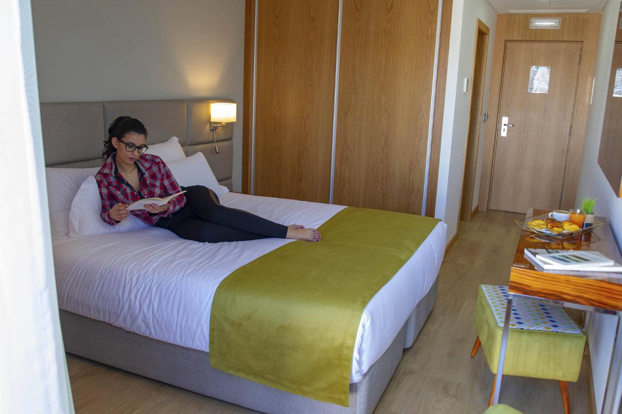 Deluxe Double or Twin Room - Photo 5