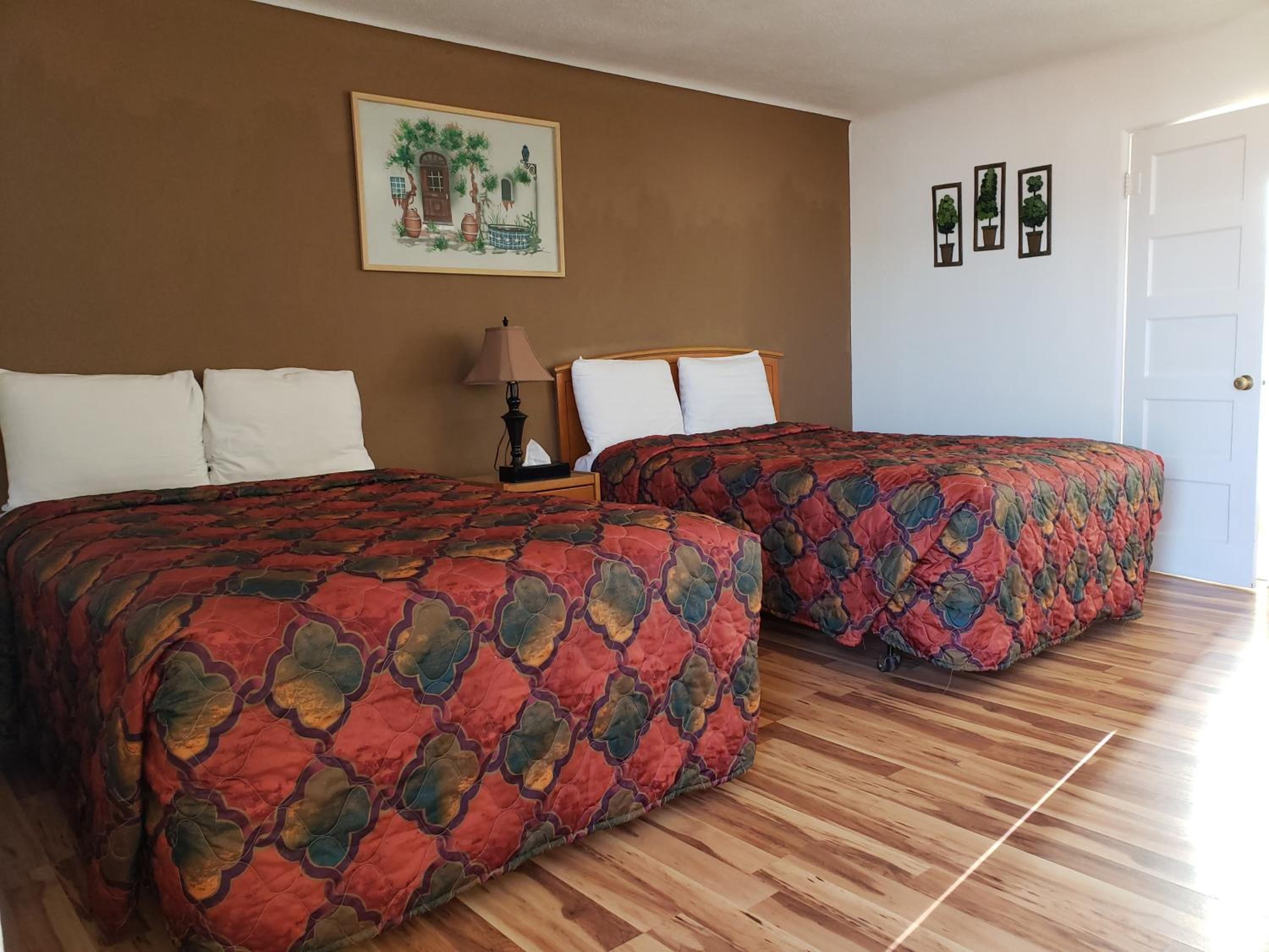 Room with Two Double Beds - Photo 11