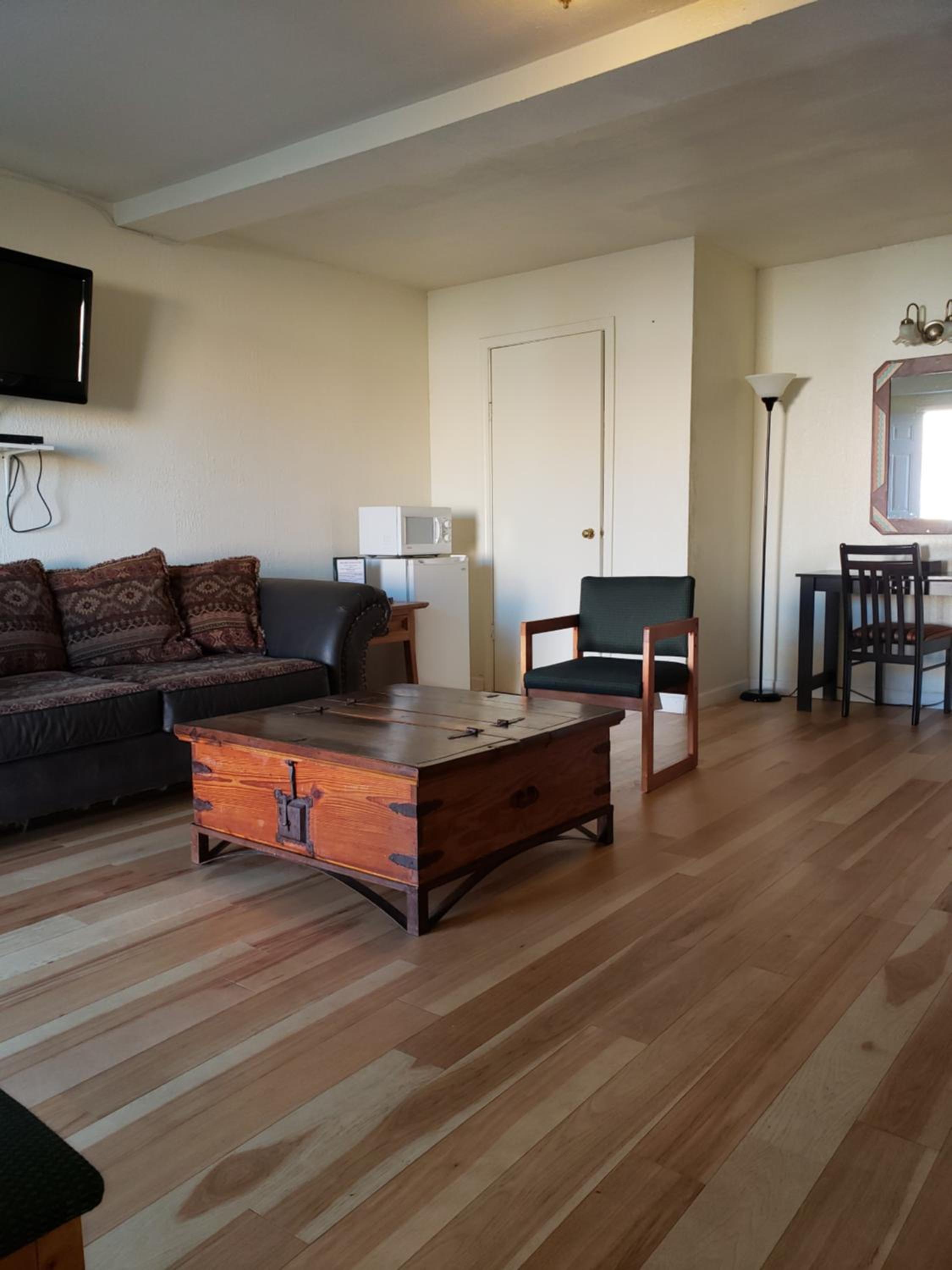 Room with Two Double Beds - Photo 10