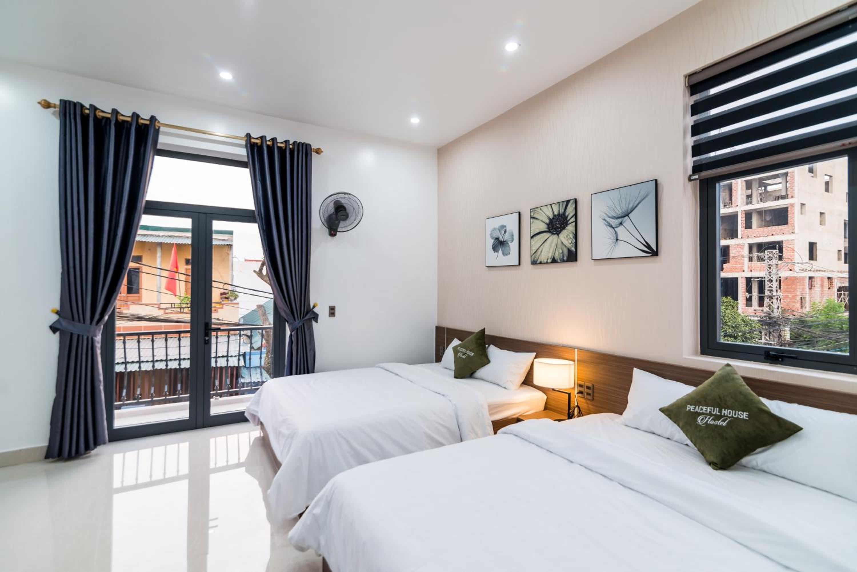 Executive Queen Room with Two Queen Beds - Photo 1