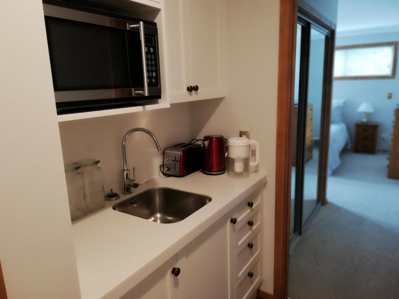 Budget Double Room - Photo 7