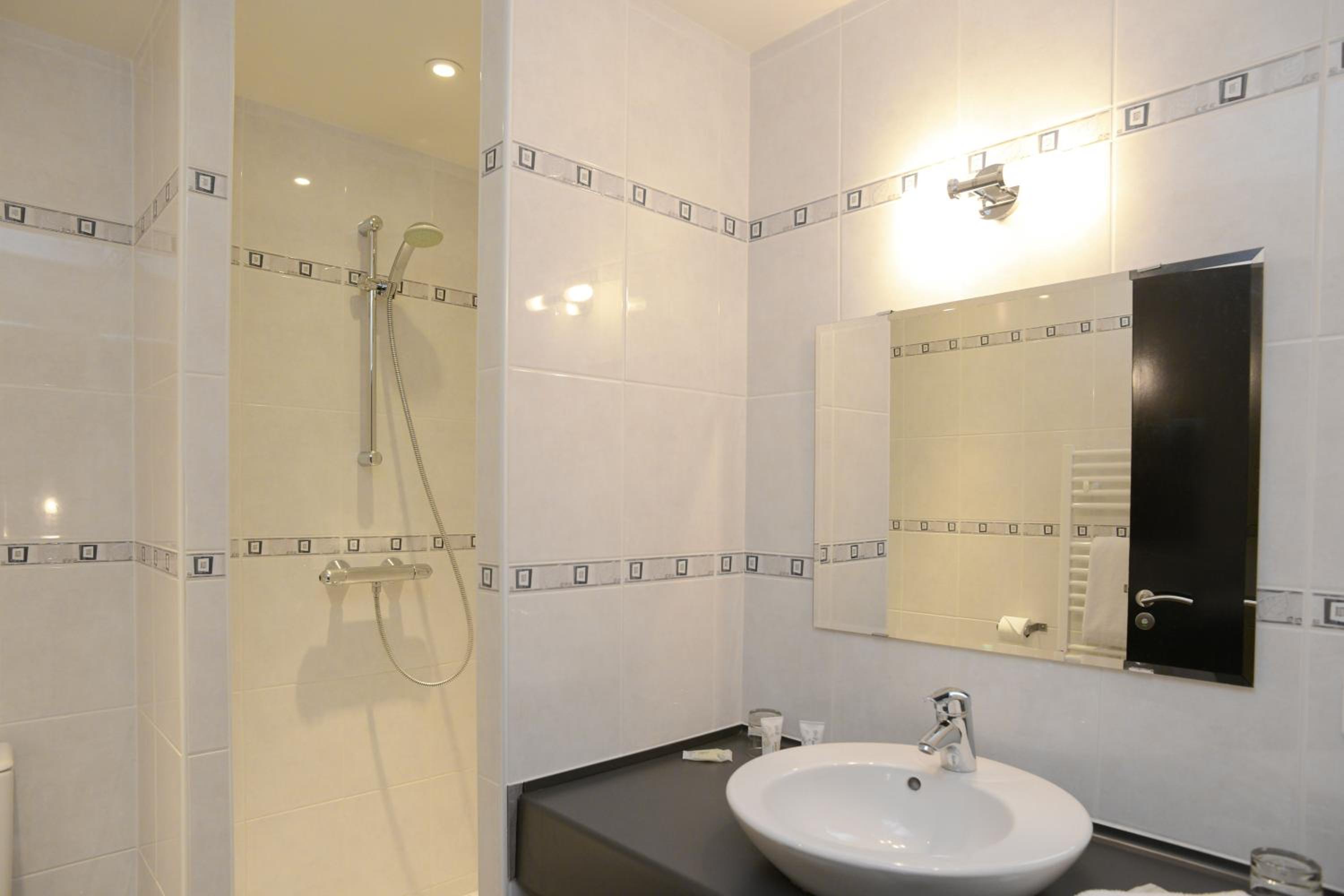 Classic Double Room - Photo 8
