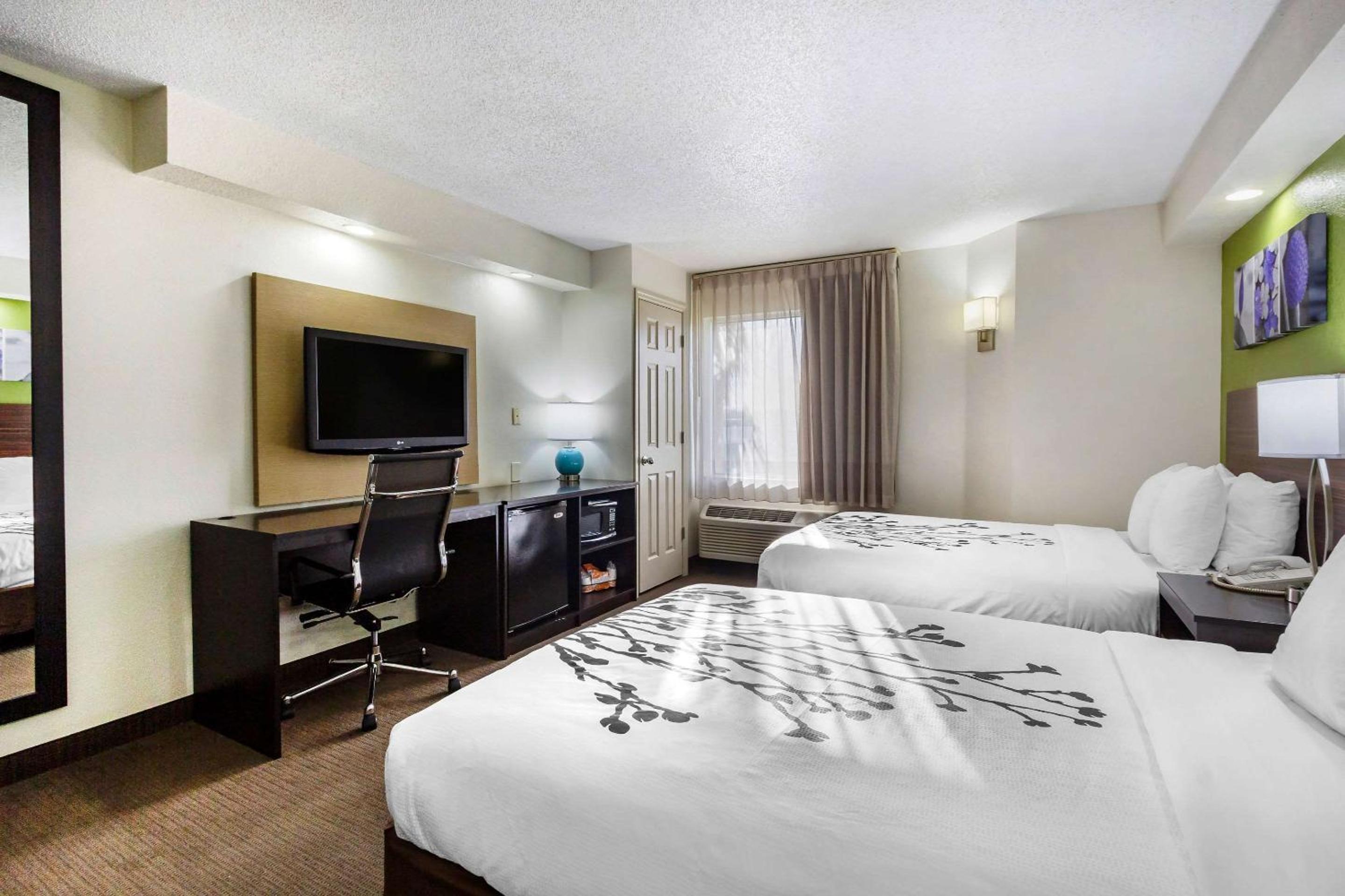 Double Room - Accessible/Non-Smoking - Photo 1