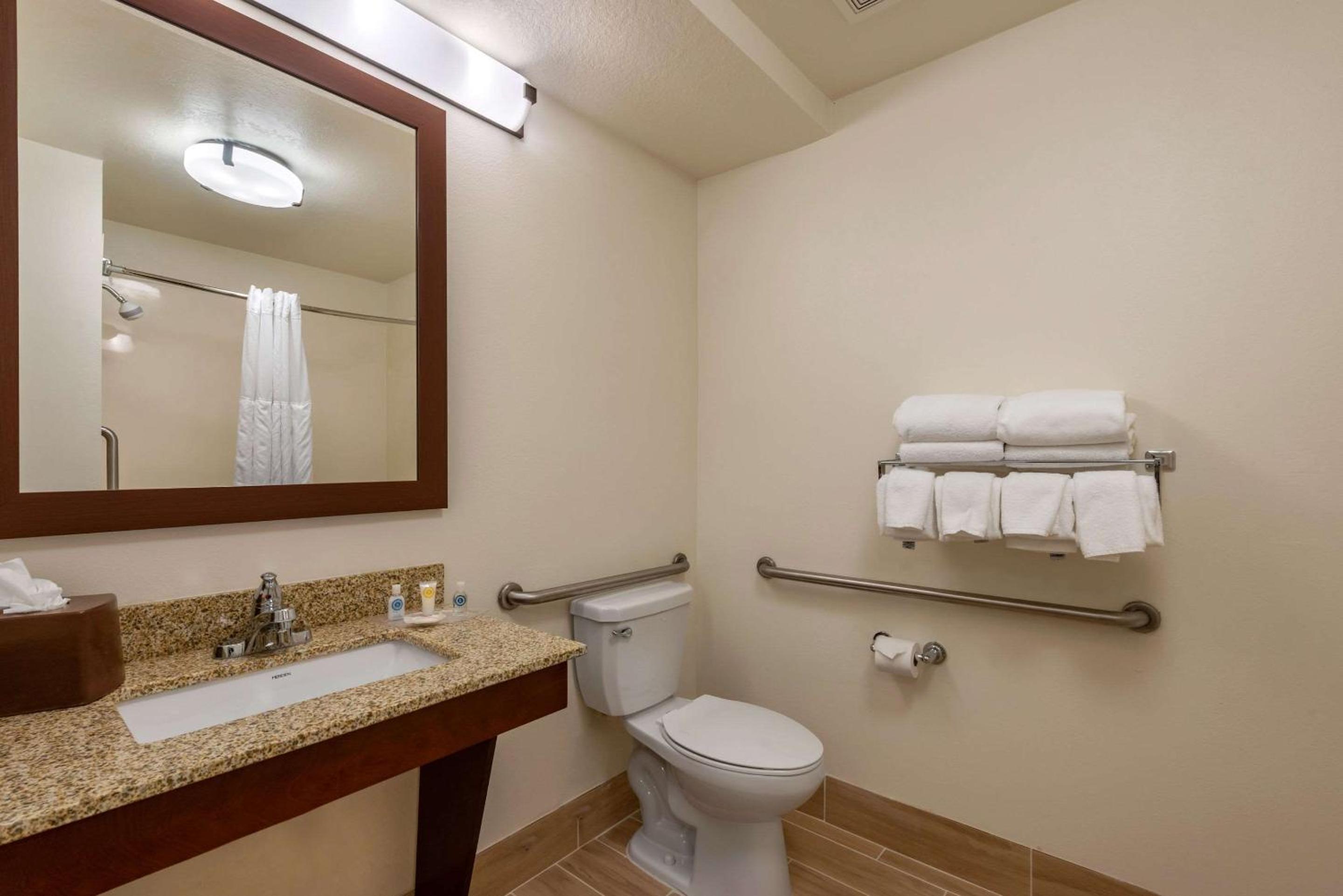 King Suite - Accessible/Non-Smoking