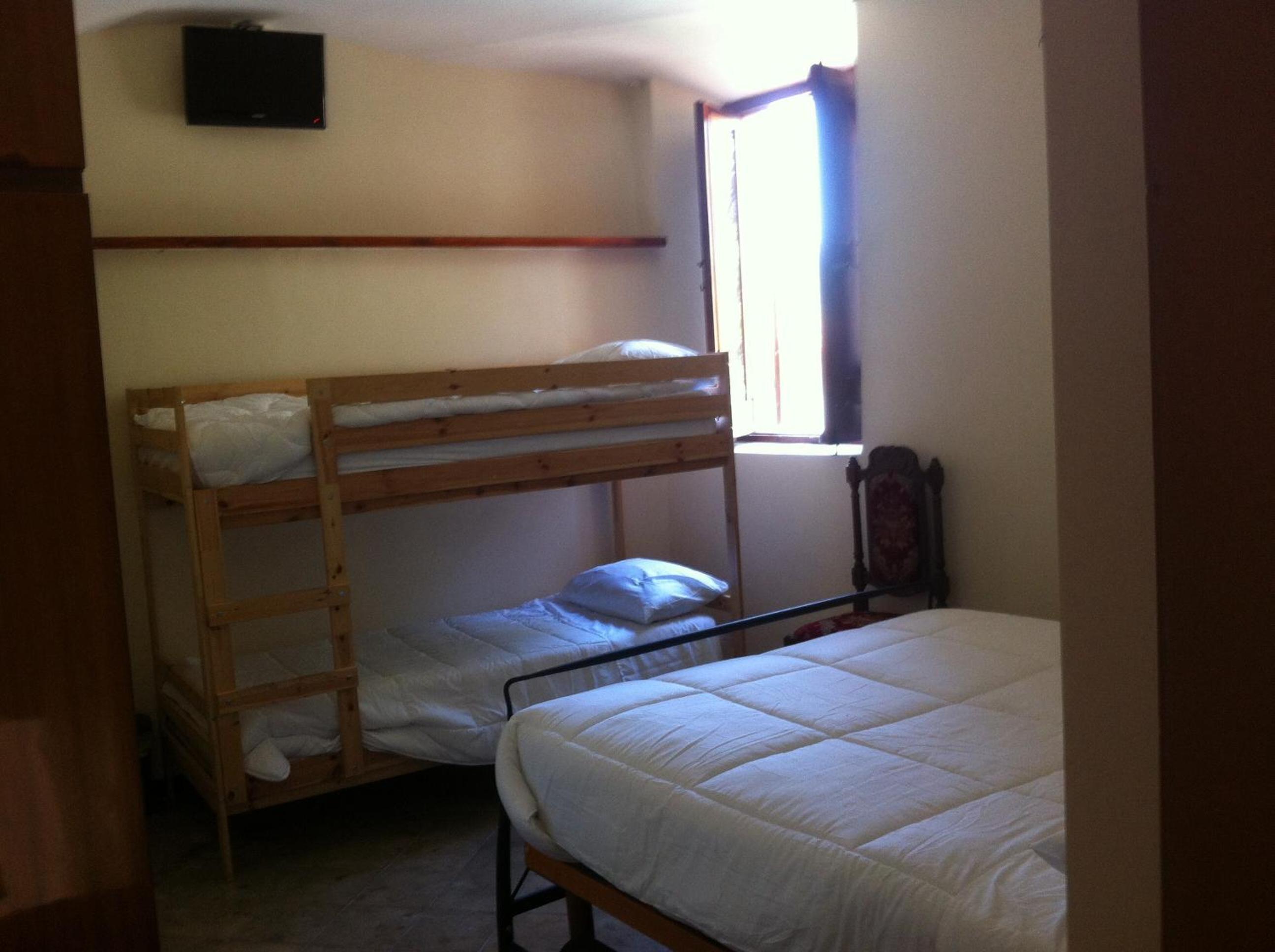 Four-Bedroom House - Photo 4