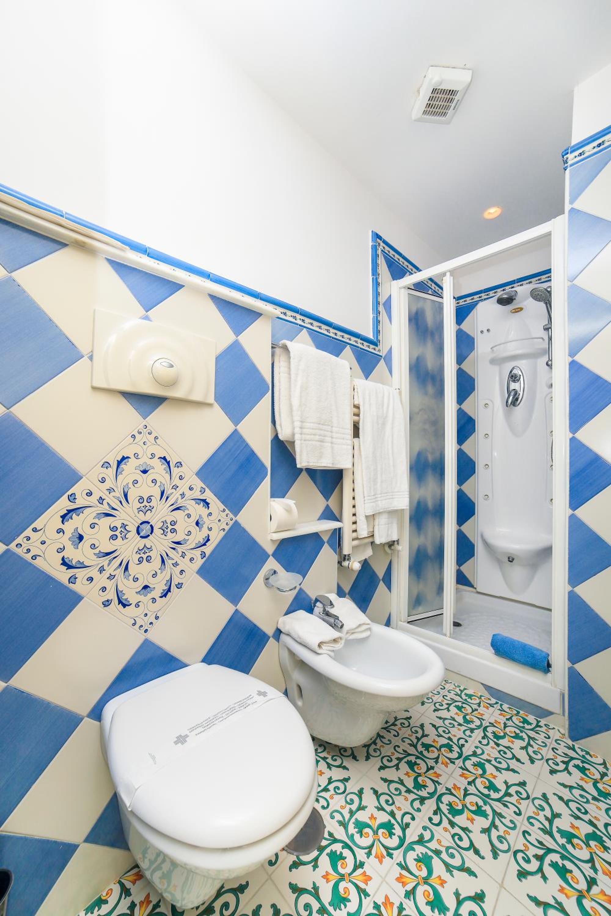 Deluxe Double or Twin Room photo 3