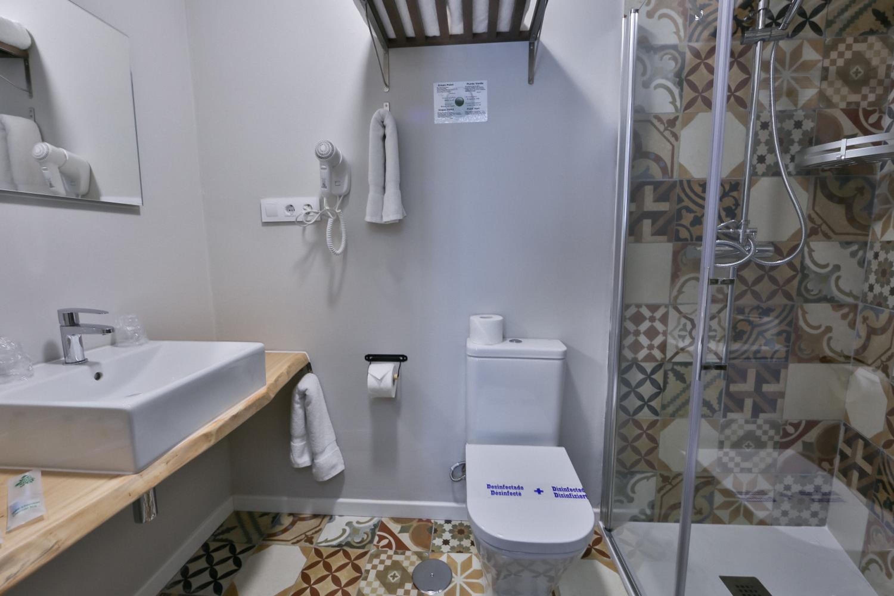 Double Room with 2 Beds with Courtyard View photo 3