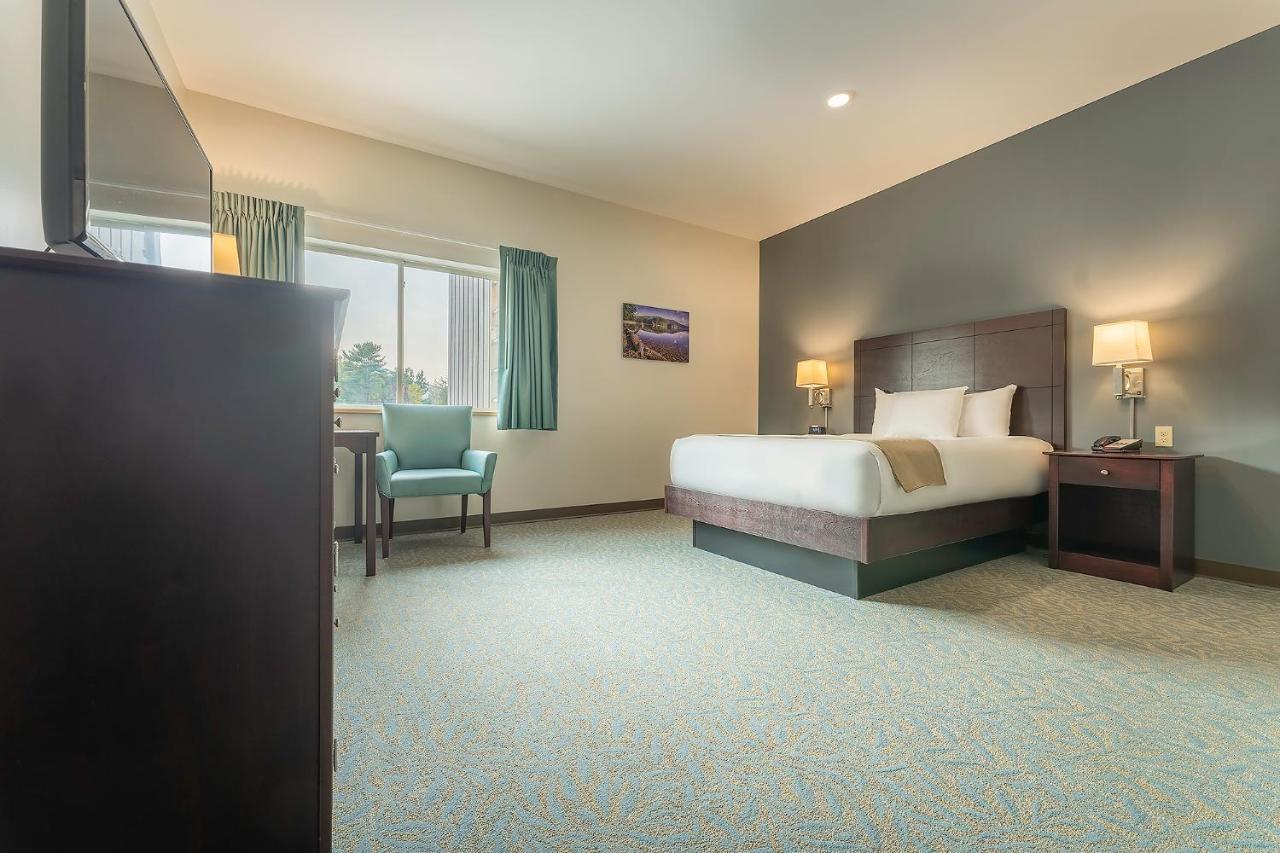 Signature, 2 queen beds, mobility accessible room
