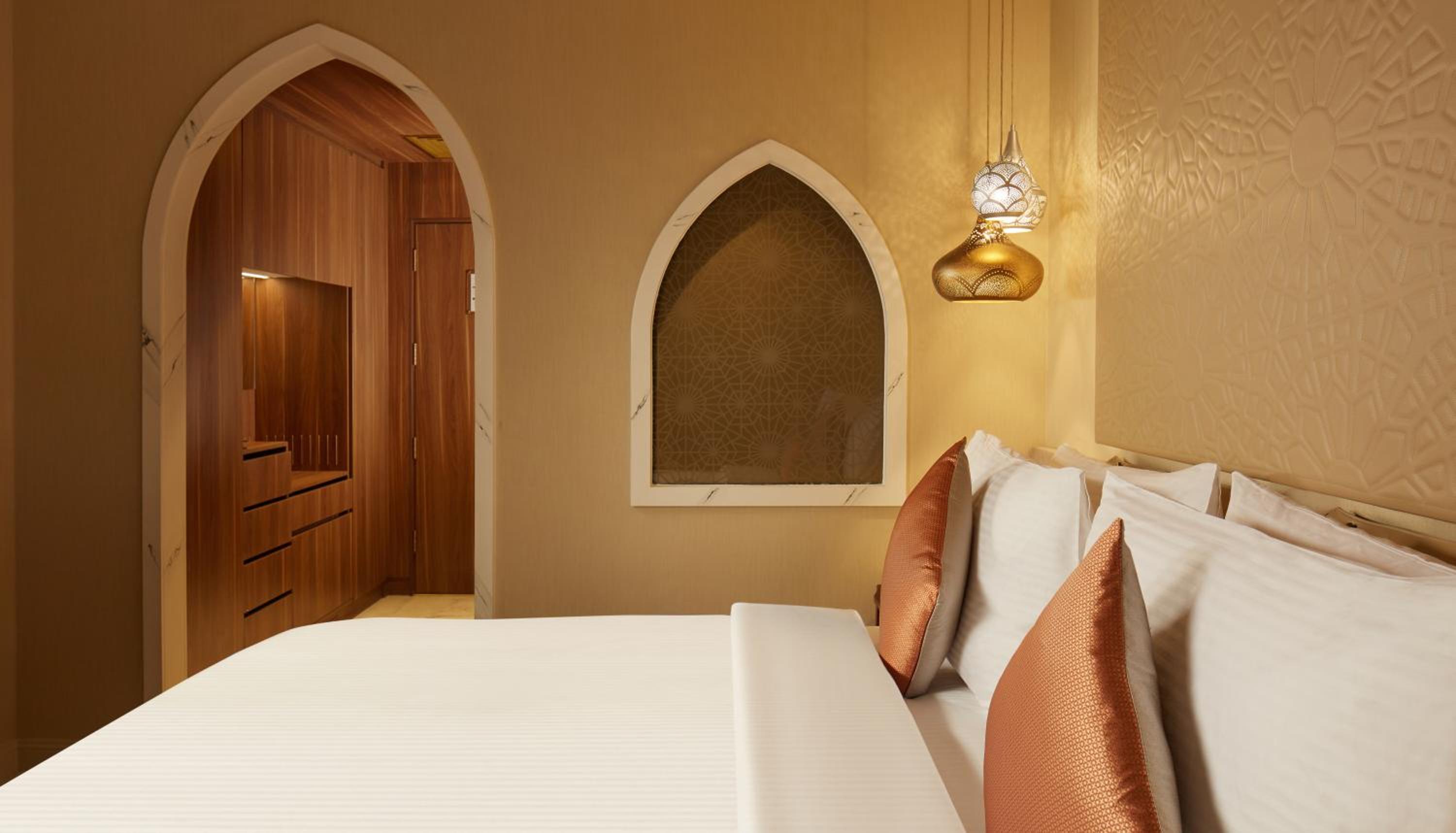 Deluxe King Room with Partial Haram View  - Photo 2