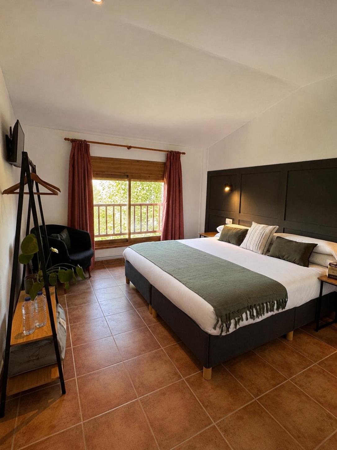 Standard Queen Room