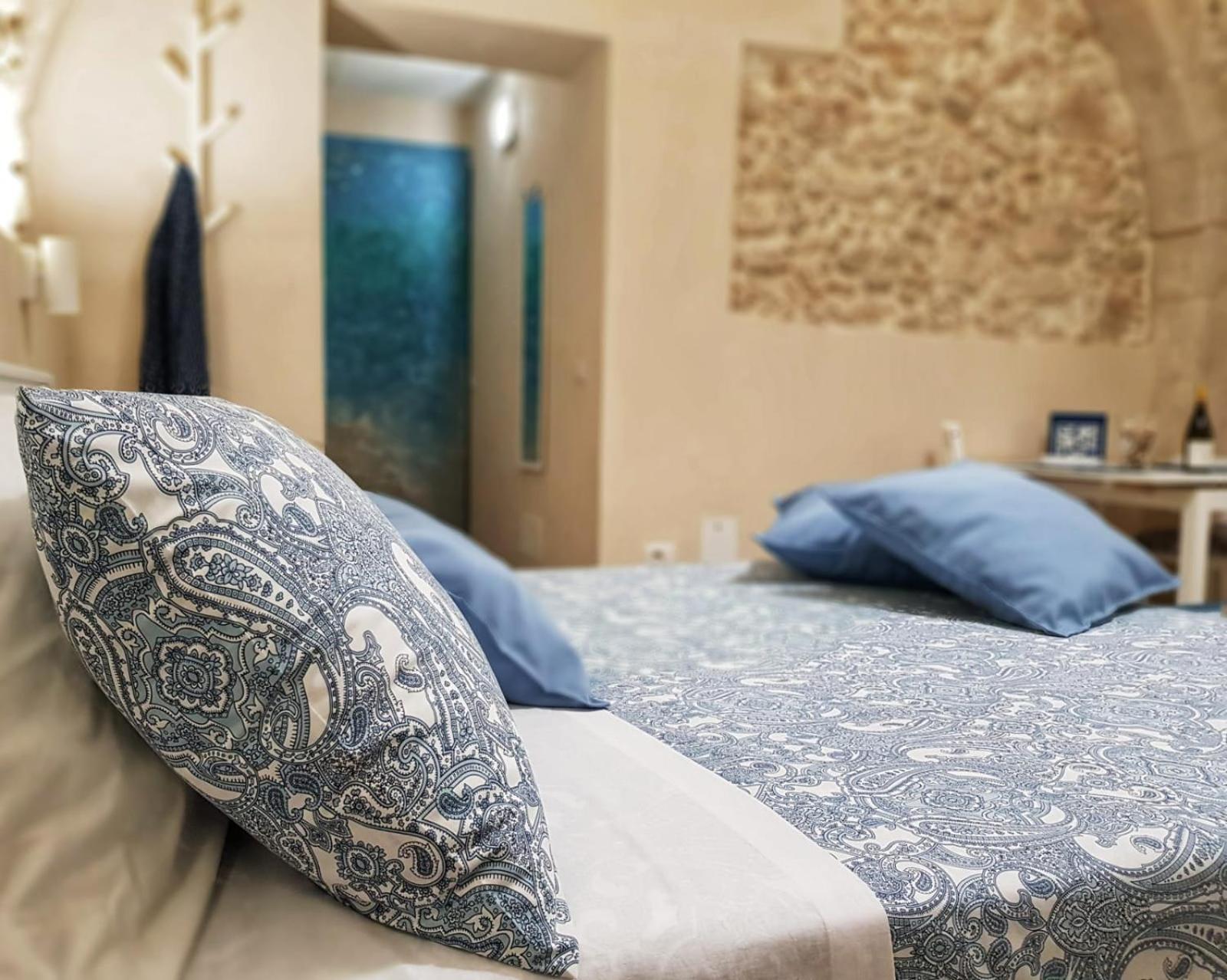 Studio Apartment - Photo 1