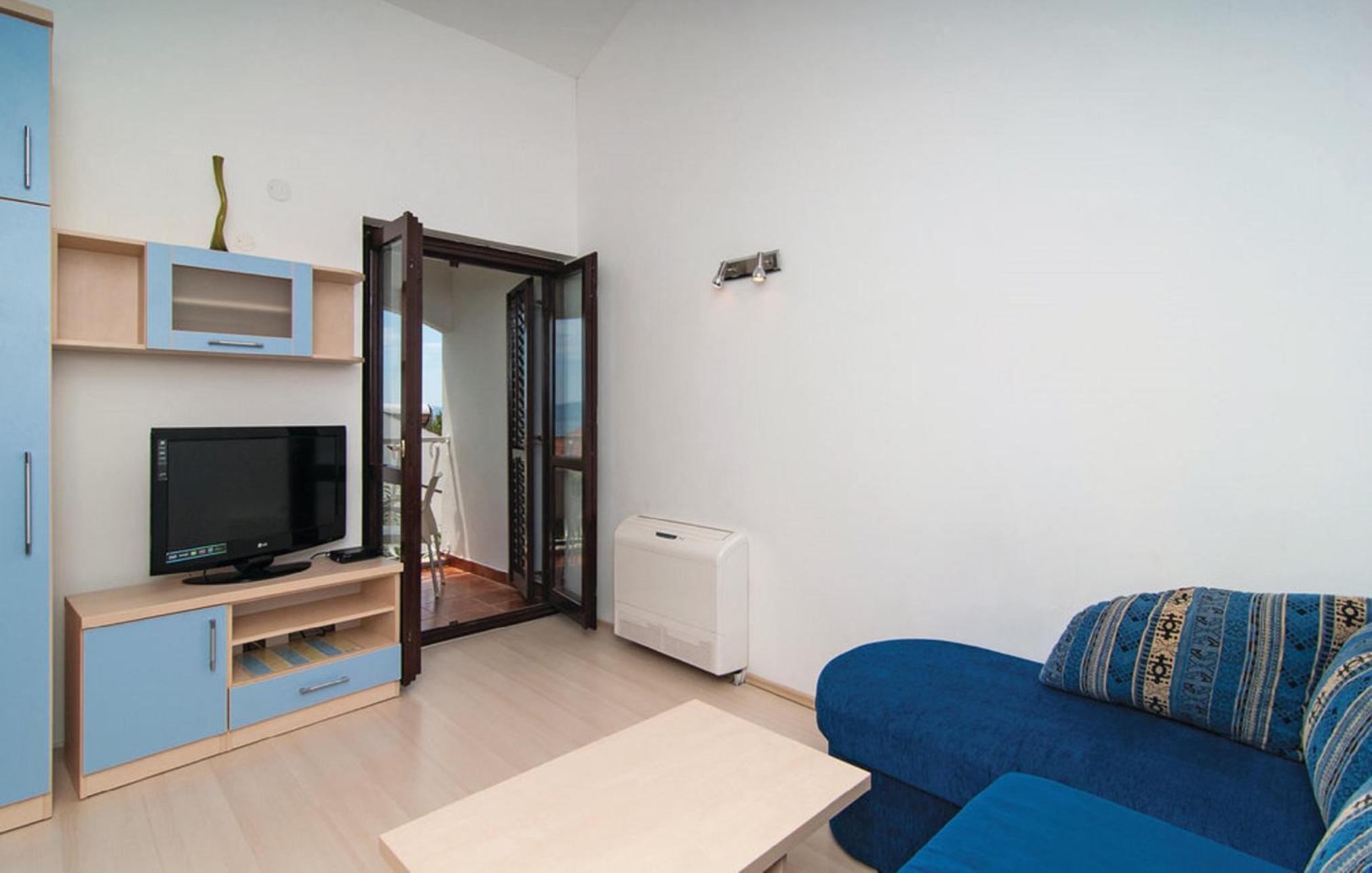 One-Bedroom Apartment with Balcony - Photo 11