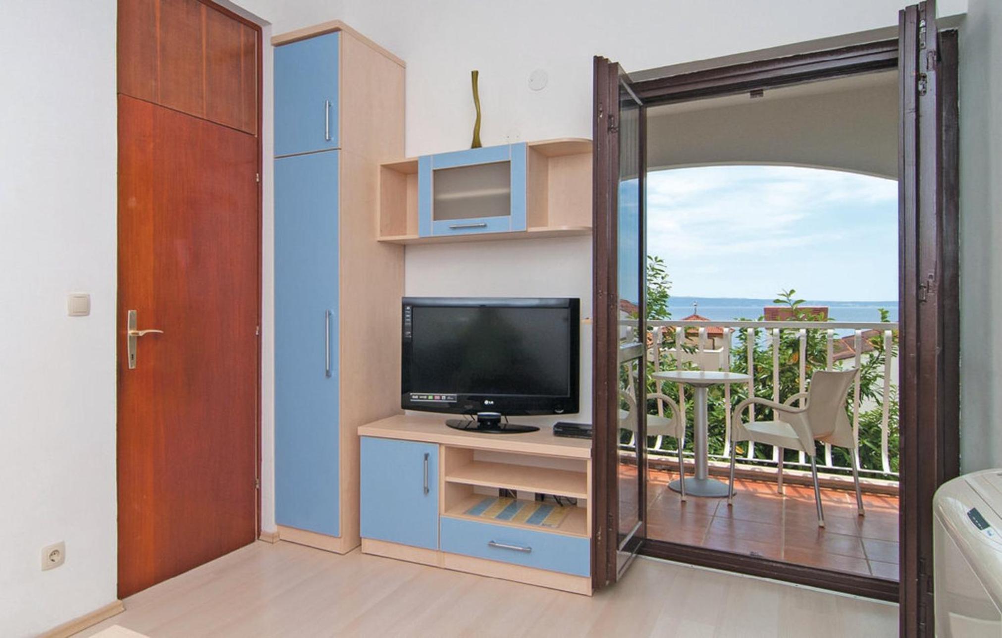 One-Bedroom Apartment with Balcony - Photo 10