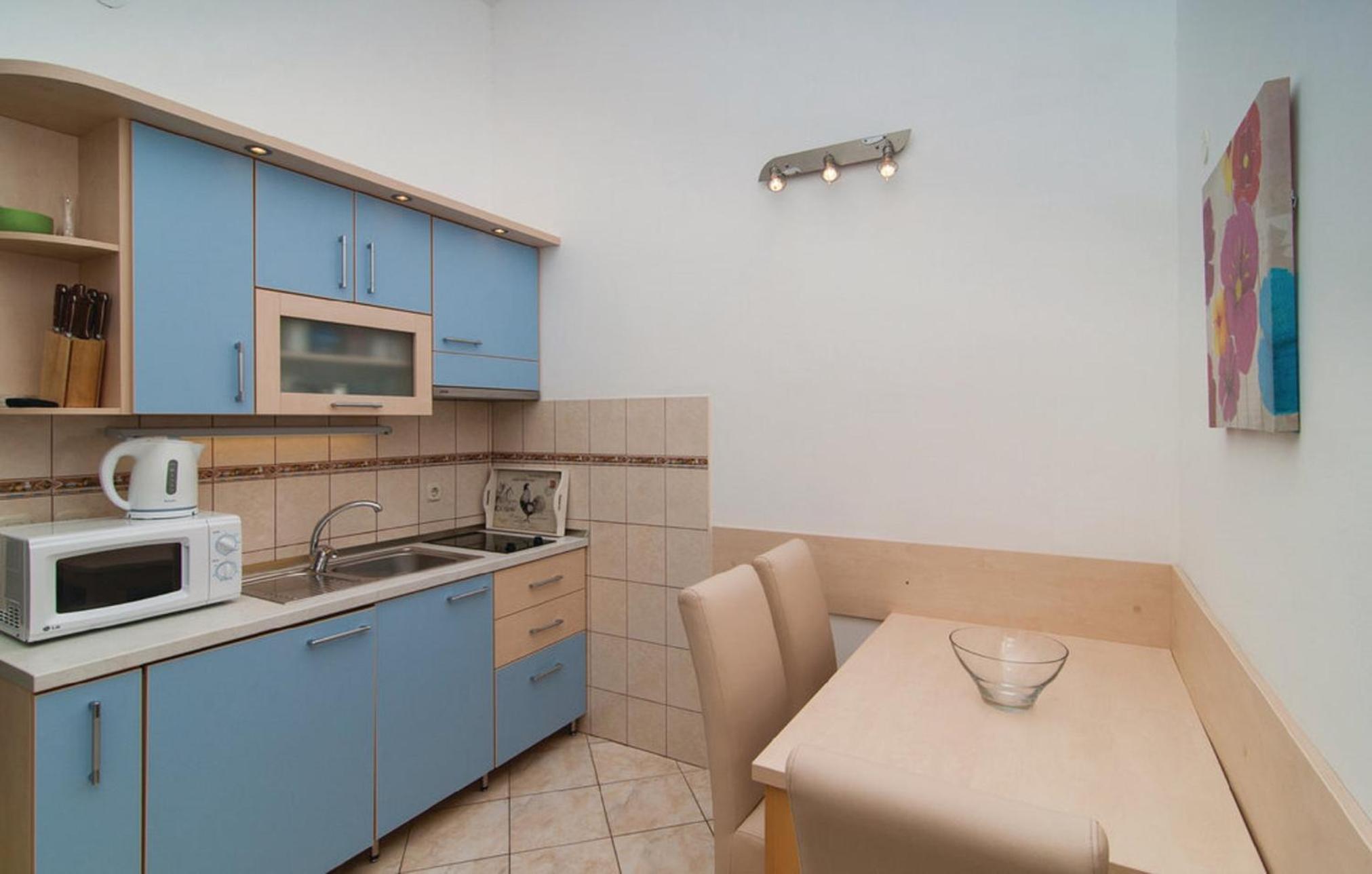 One-Bedroom Apartment with Balcony - Photo 7