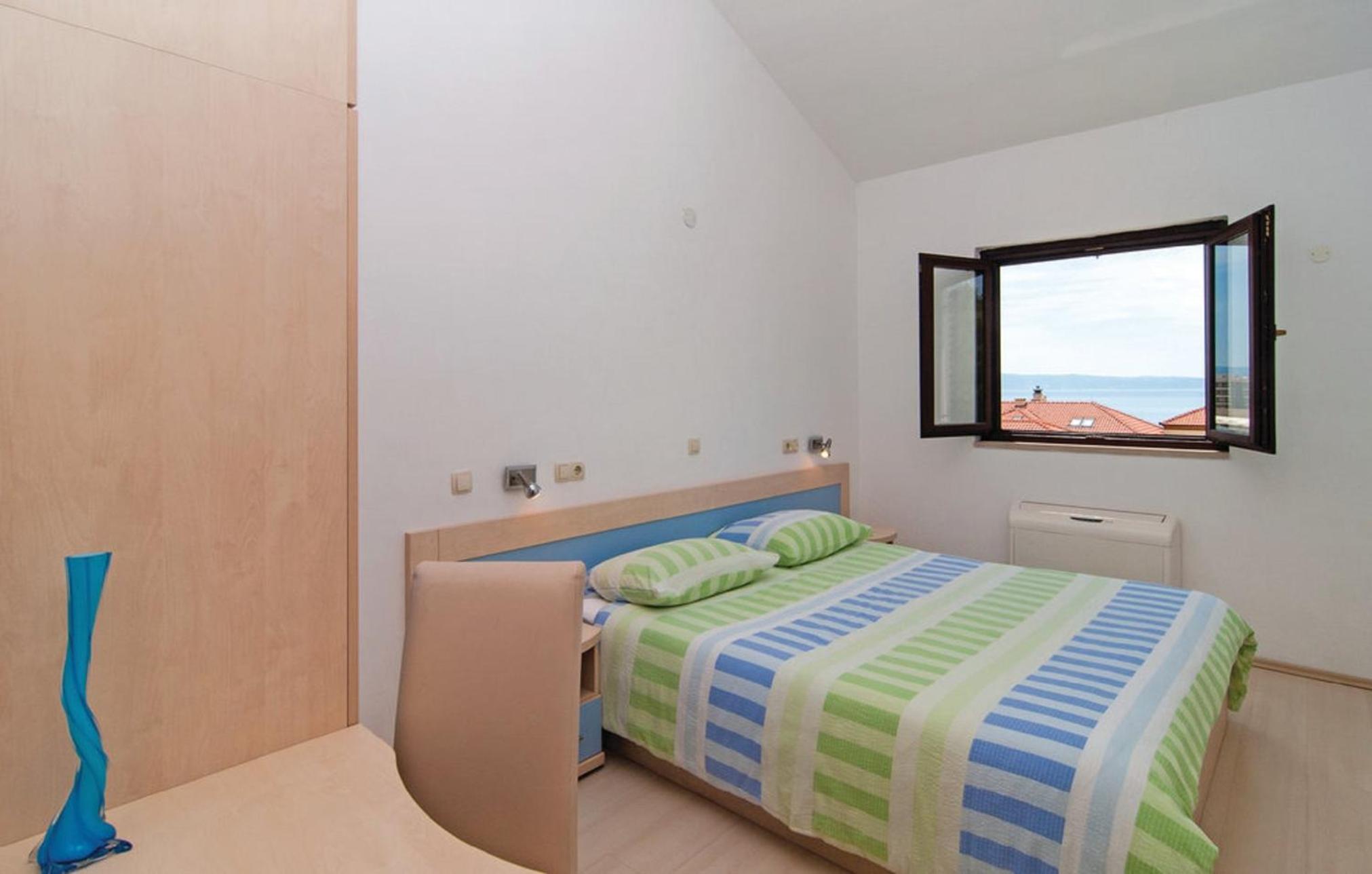 One-Bedroom Apartment with Balcony - Photo 2