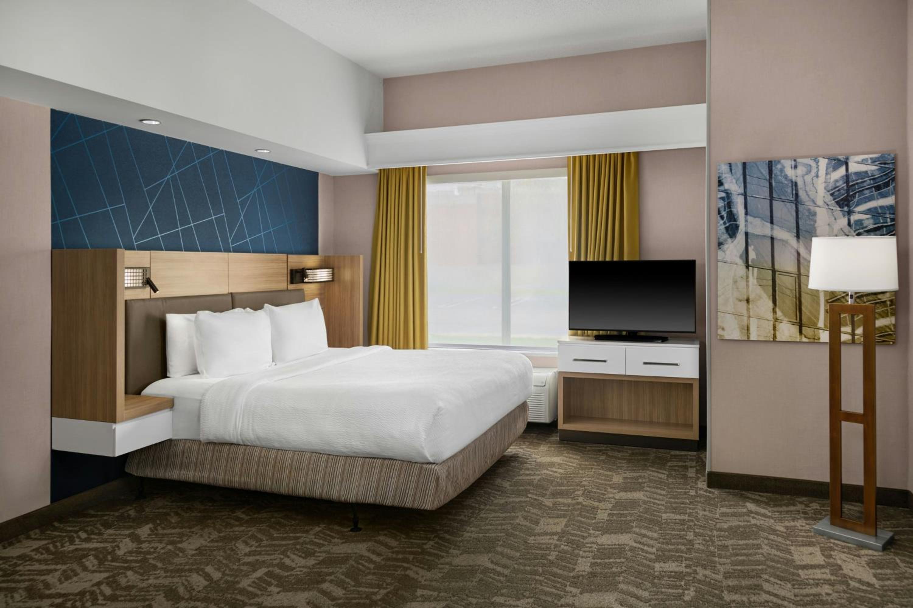 King Suite with Roll-In Shower and Trundle Sofa - Mobility Access
