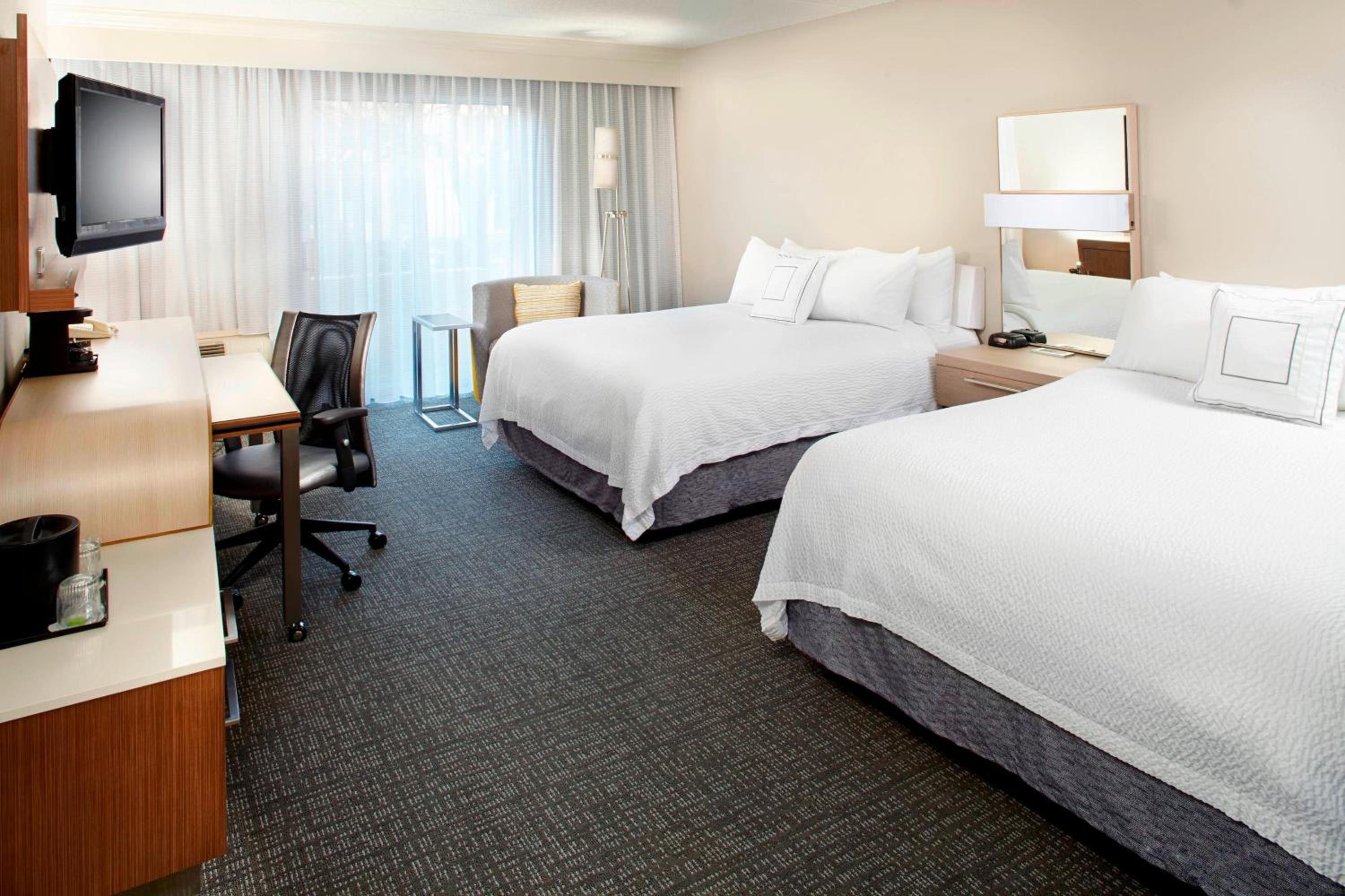 Queen Room with Two Queen Beds - Hearing Accessible