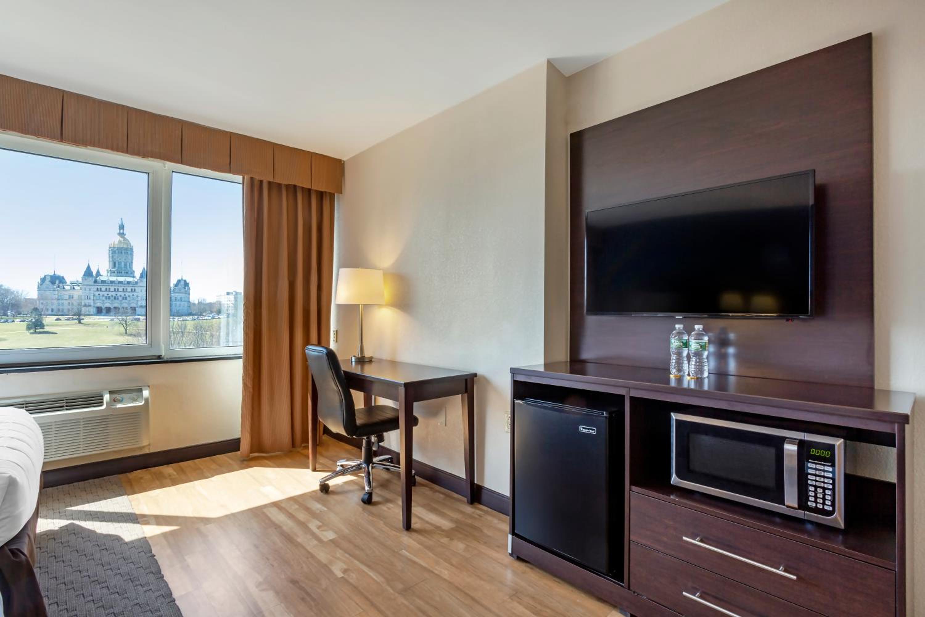 King Room - Non-Smoking - Photo 7