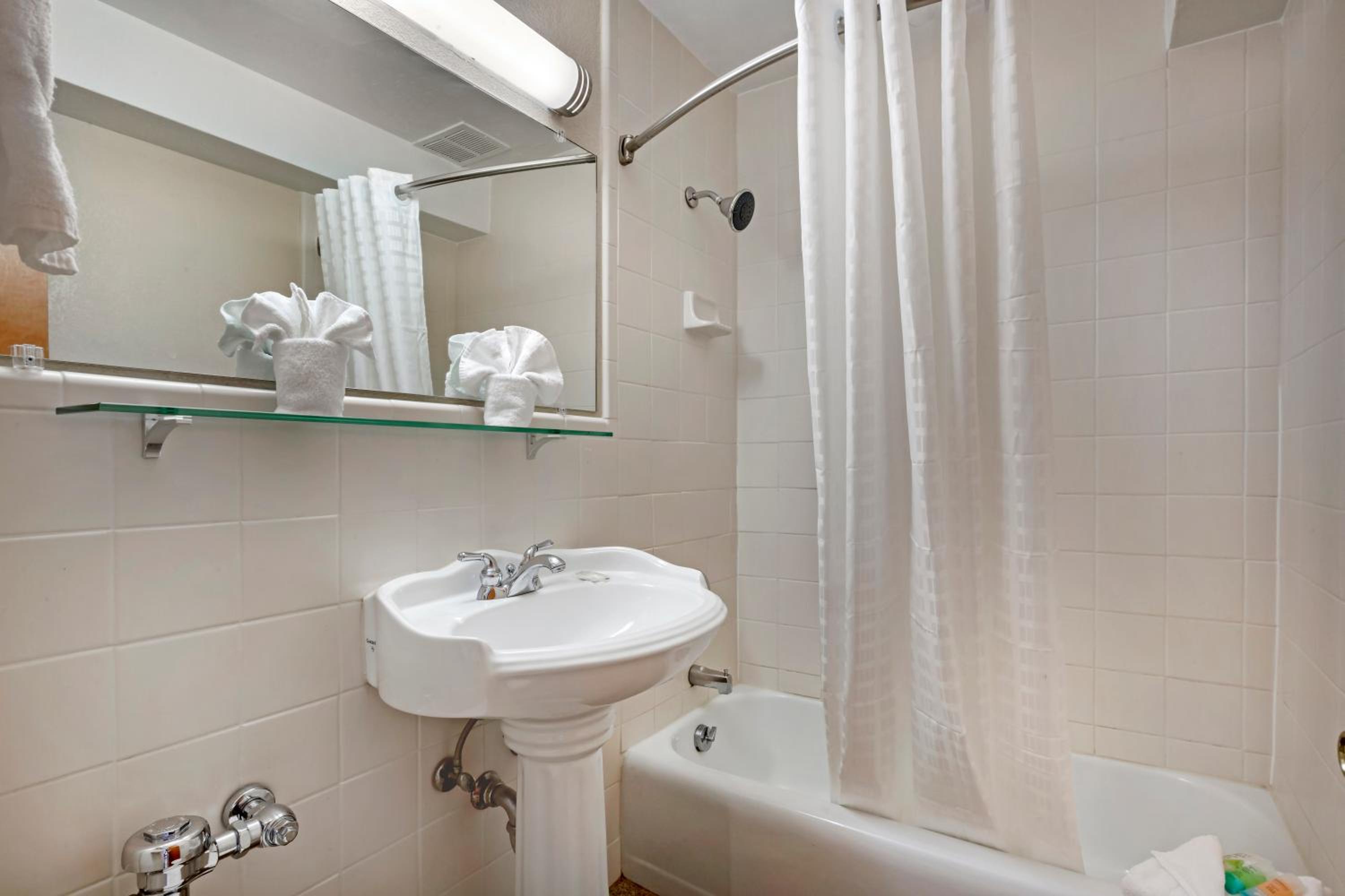 King Room - Non-Smoking - Photo 6