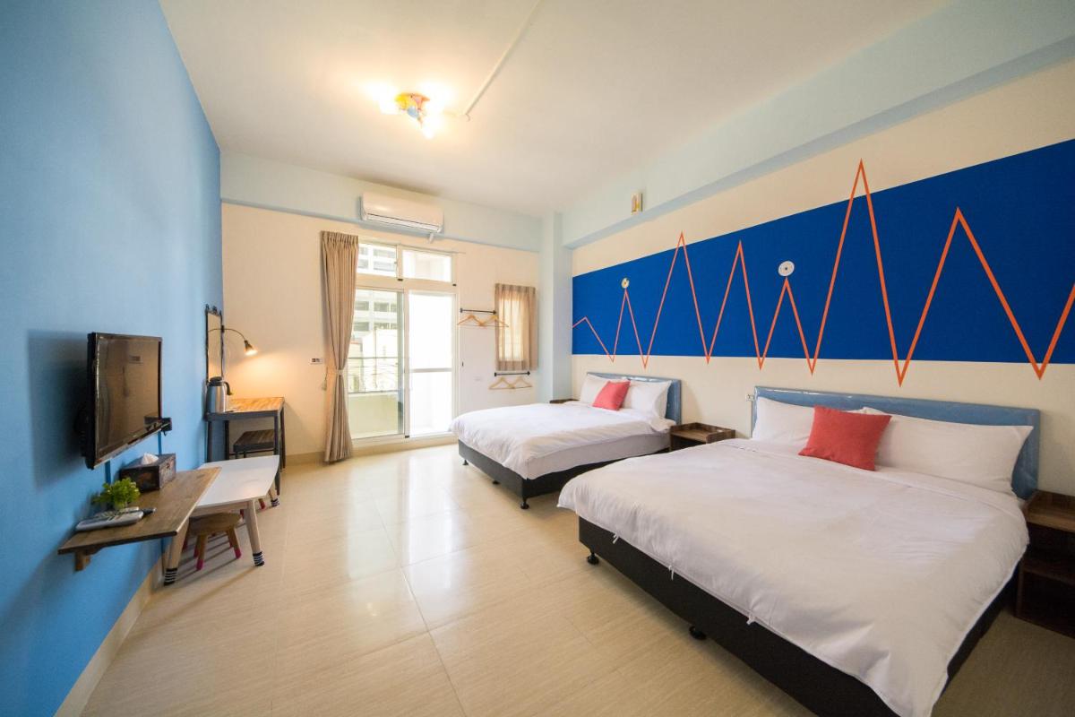 Quadruple Room with Balcony photo 2