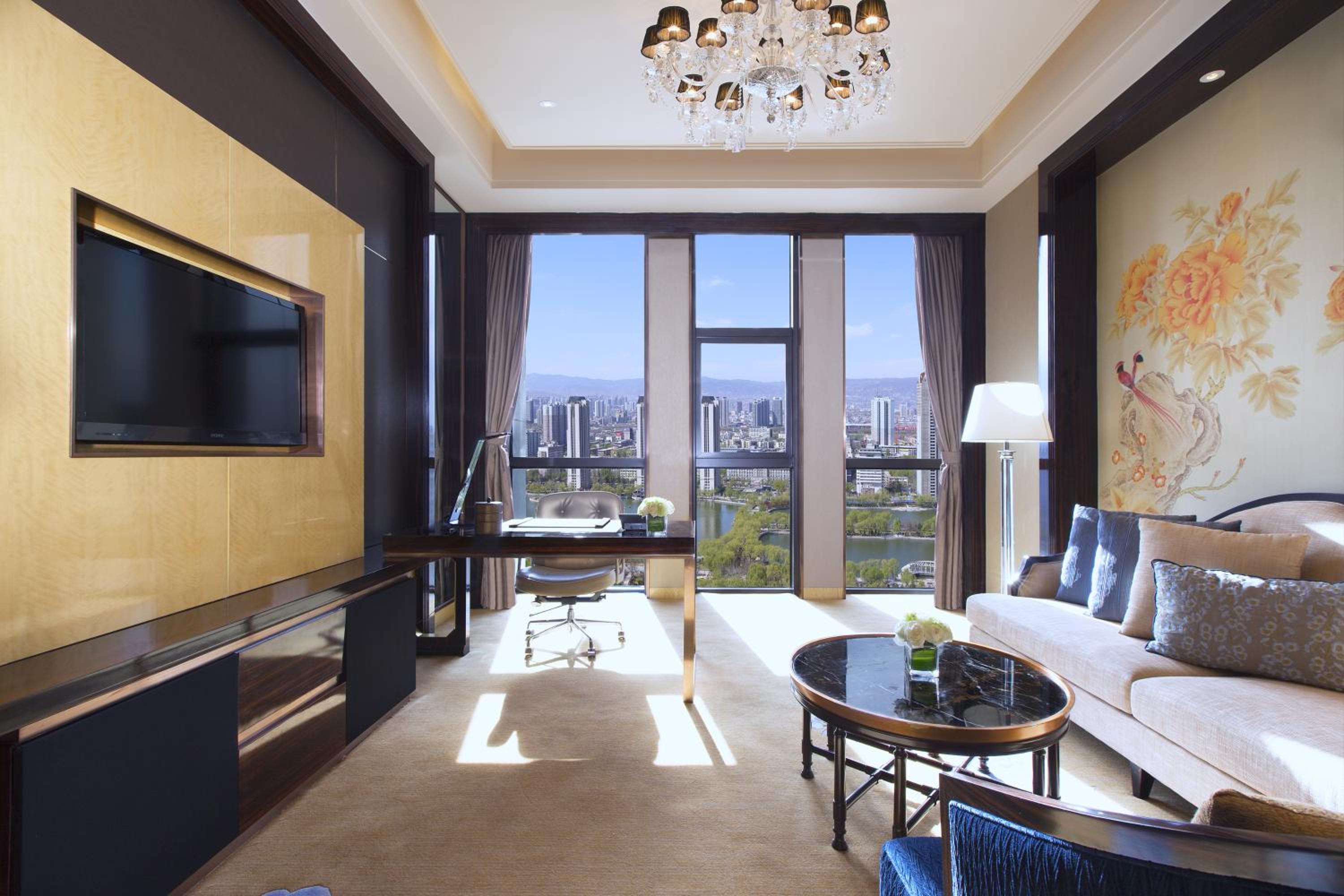 Deluxe Family Room