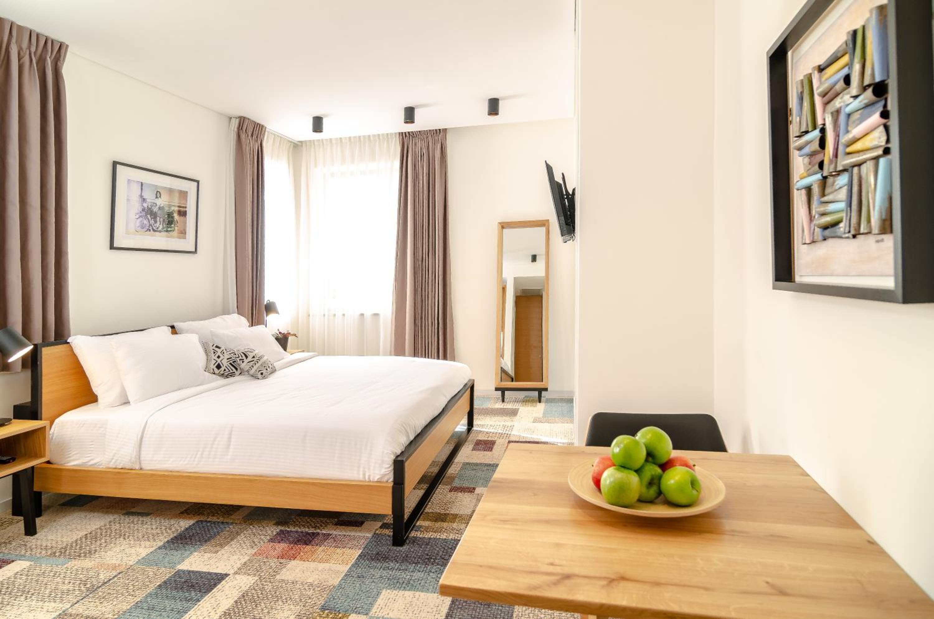 Deluxe Family Suite - Photo 7