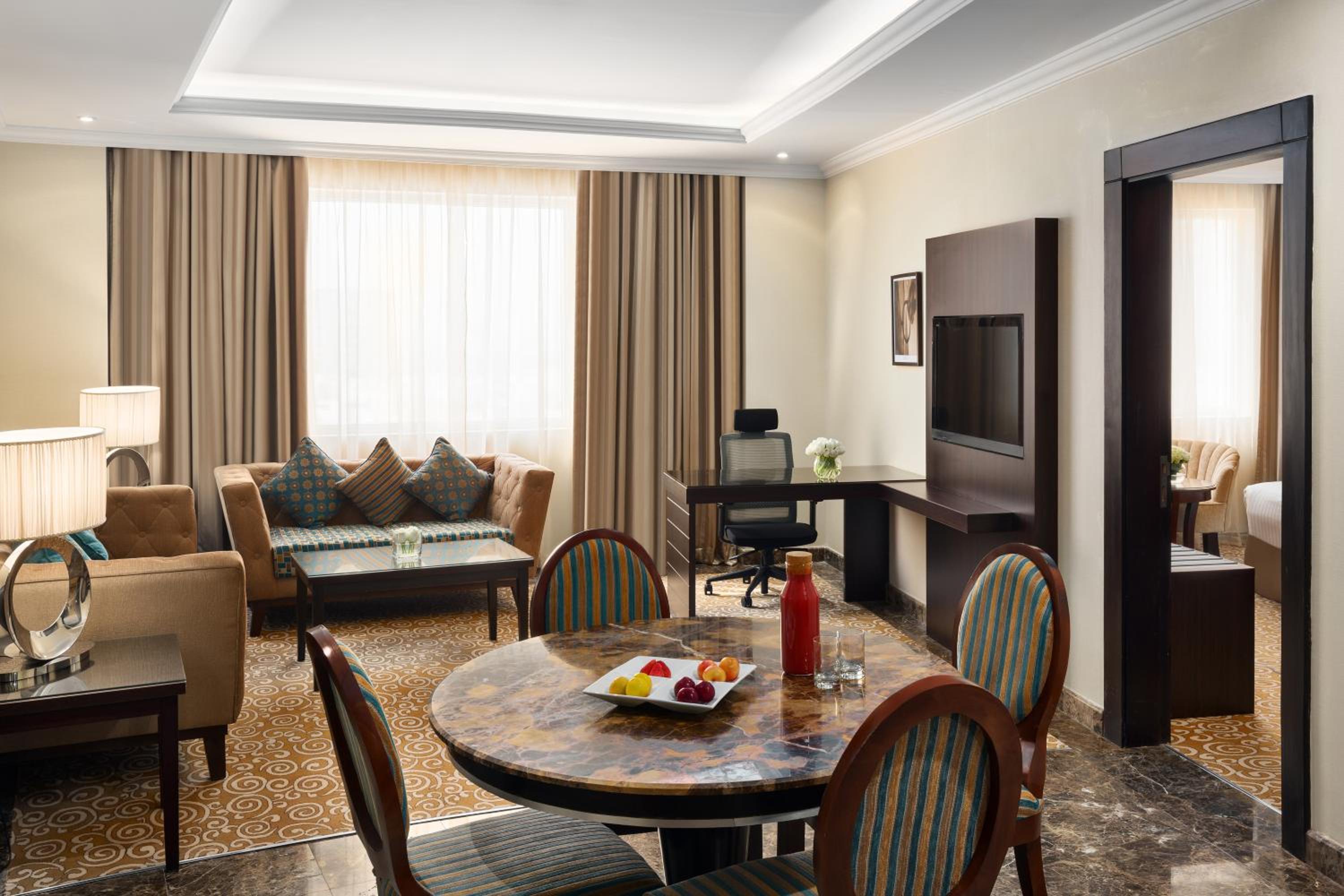 Deluxe King Suite - Photo 3