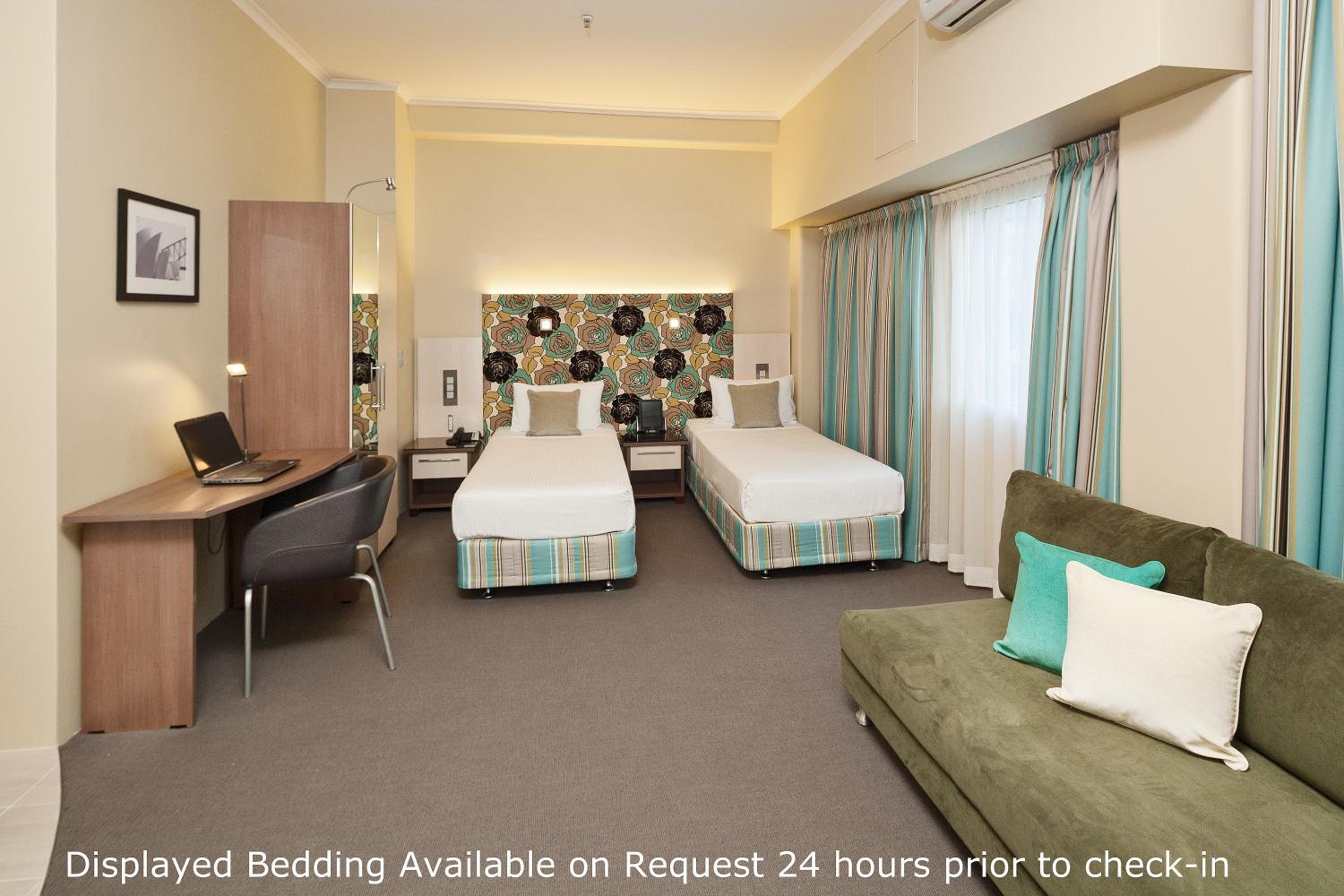Deluxe Room, 1 King Bed thumbnail 6