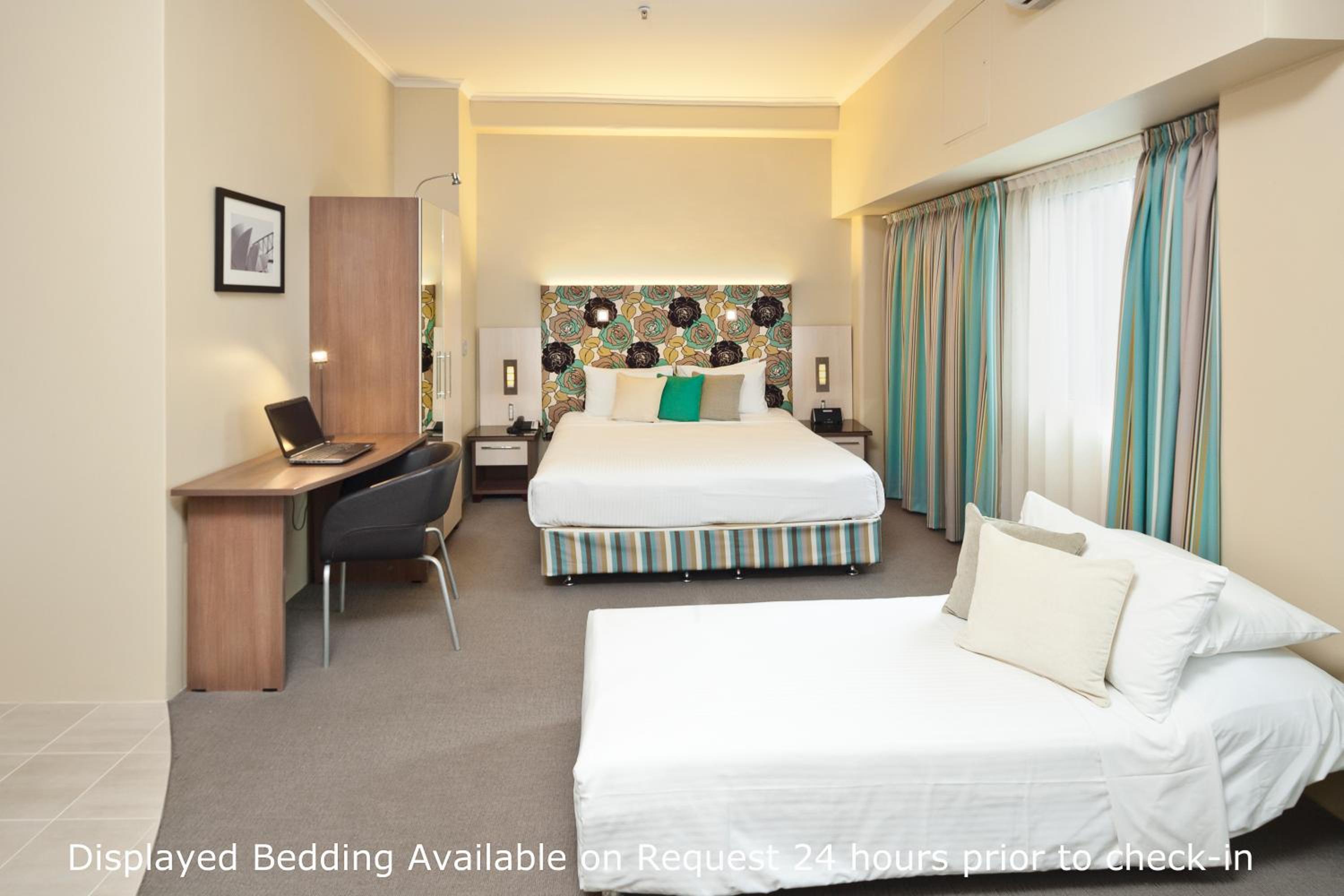 Deluxe Room, 1 King Bed thumbnail 5