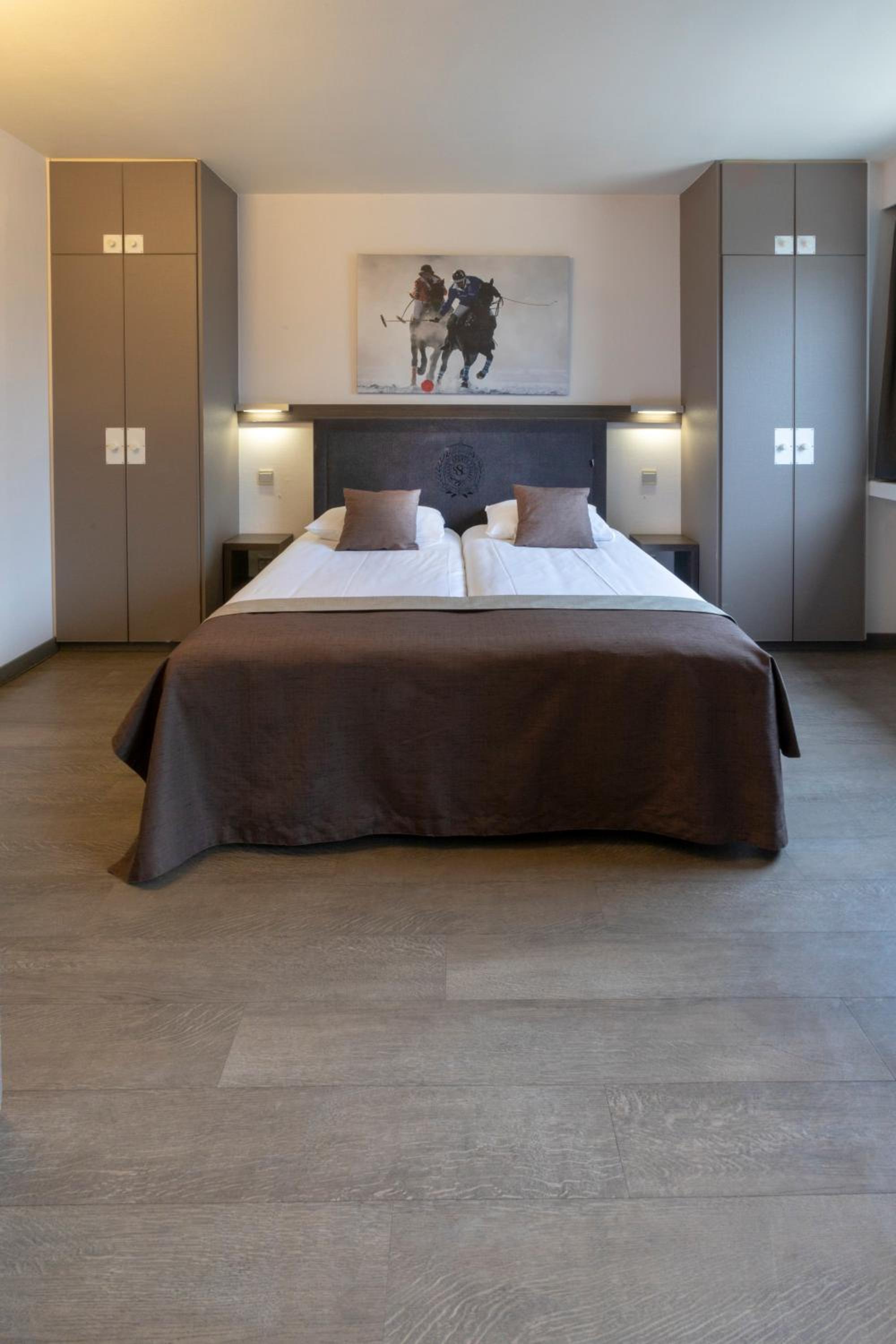 Superior Family Room photo 2