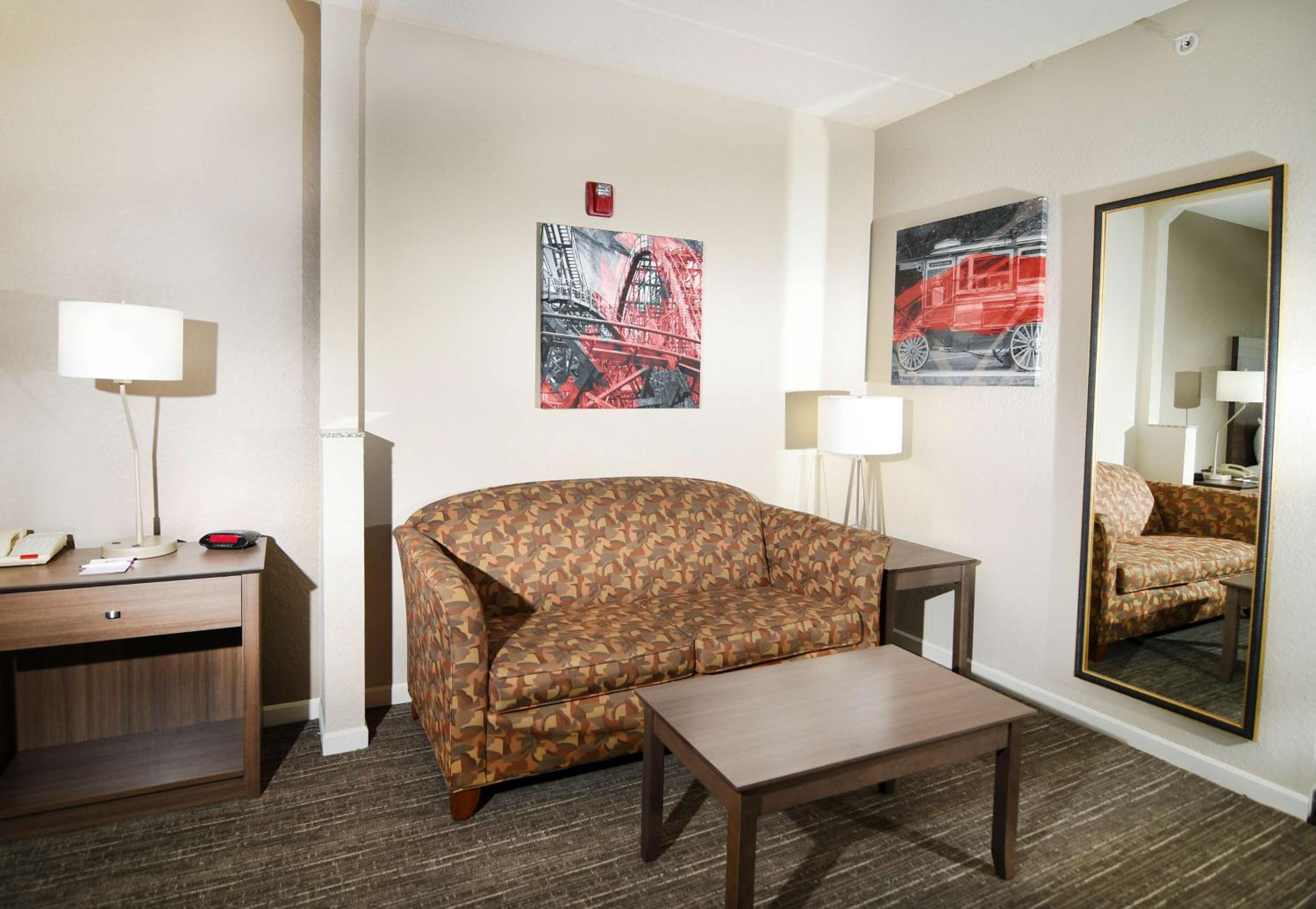 Double Suite with Two Double Beds - Non-Smoking - Photo 11