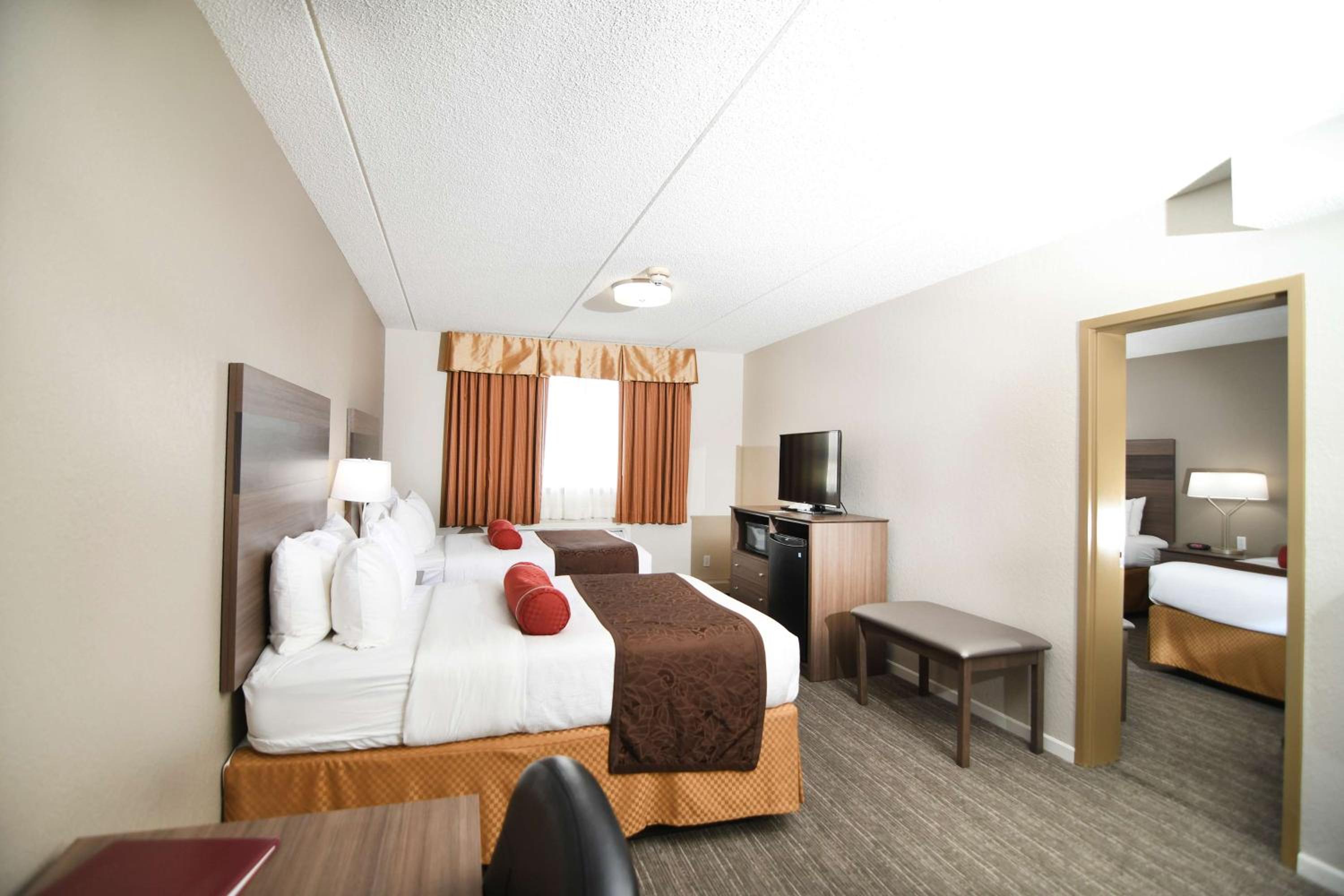 Two-Room Suite with Four Double Beds - Non-Smoking - Photo 1