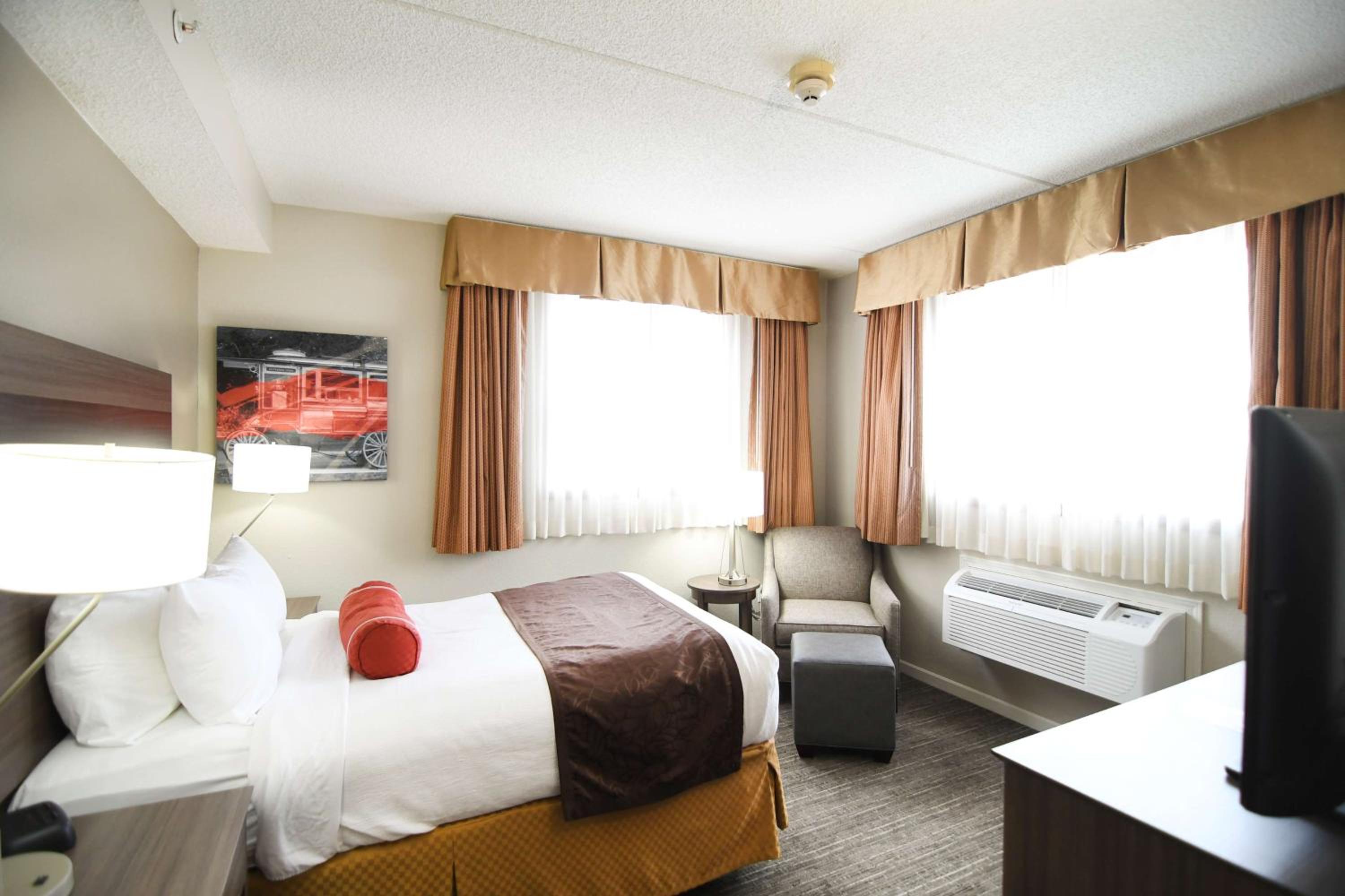 Two-Room Suite with Three Double Beds - Non-Smoking - Photo 4