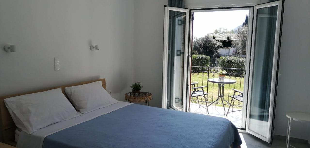 Deluxe Double Room With Side Sea View