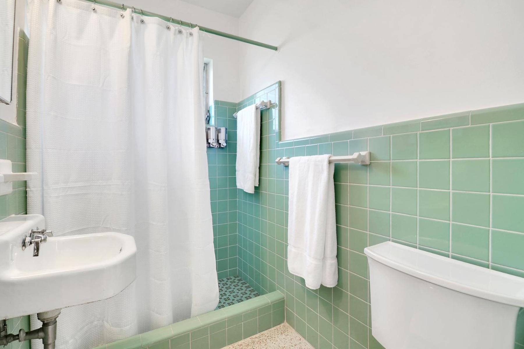 Queen Room - Photo 10