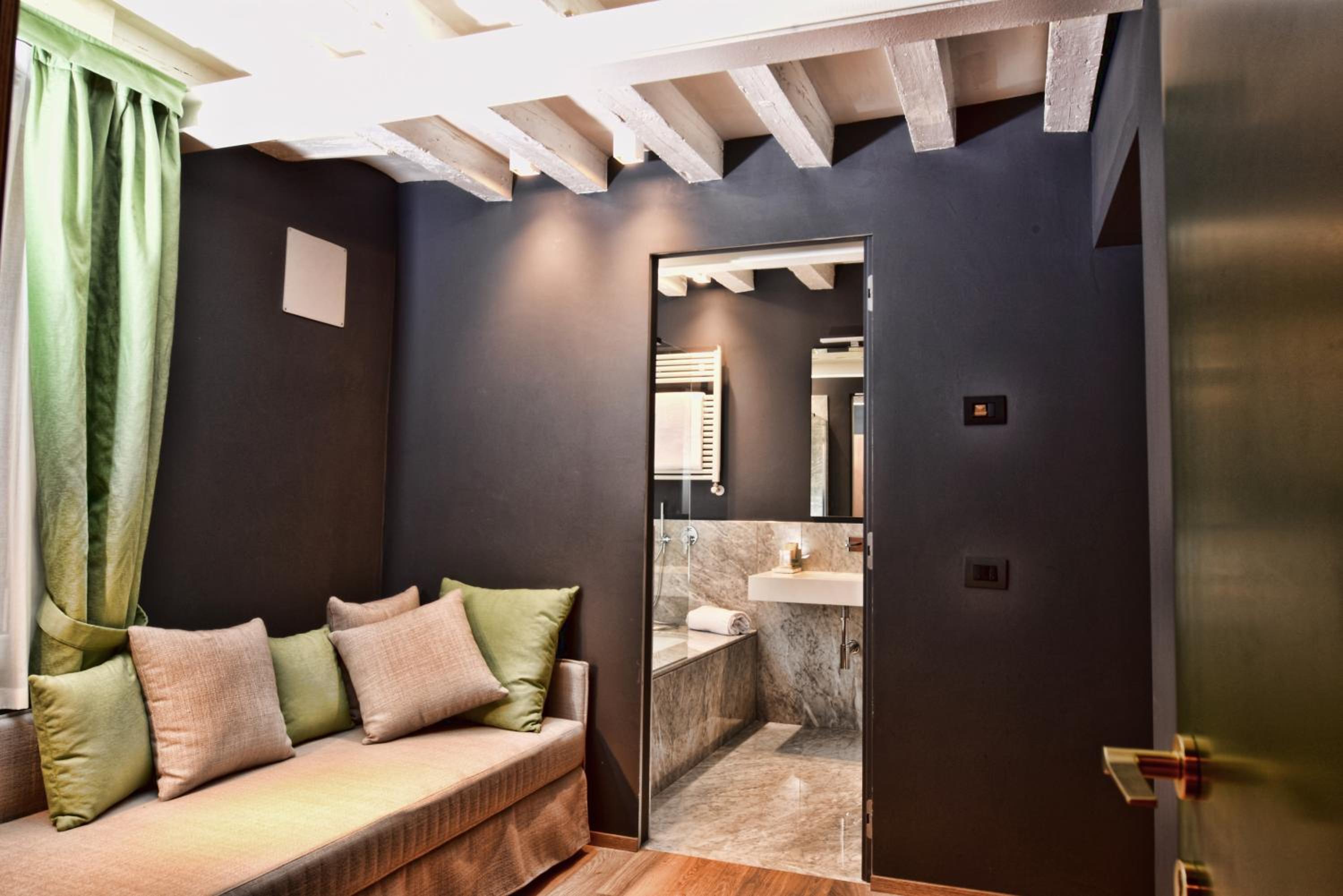Exclusive Triple Room with canal view  photo 3