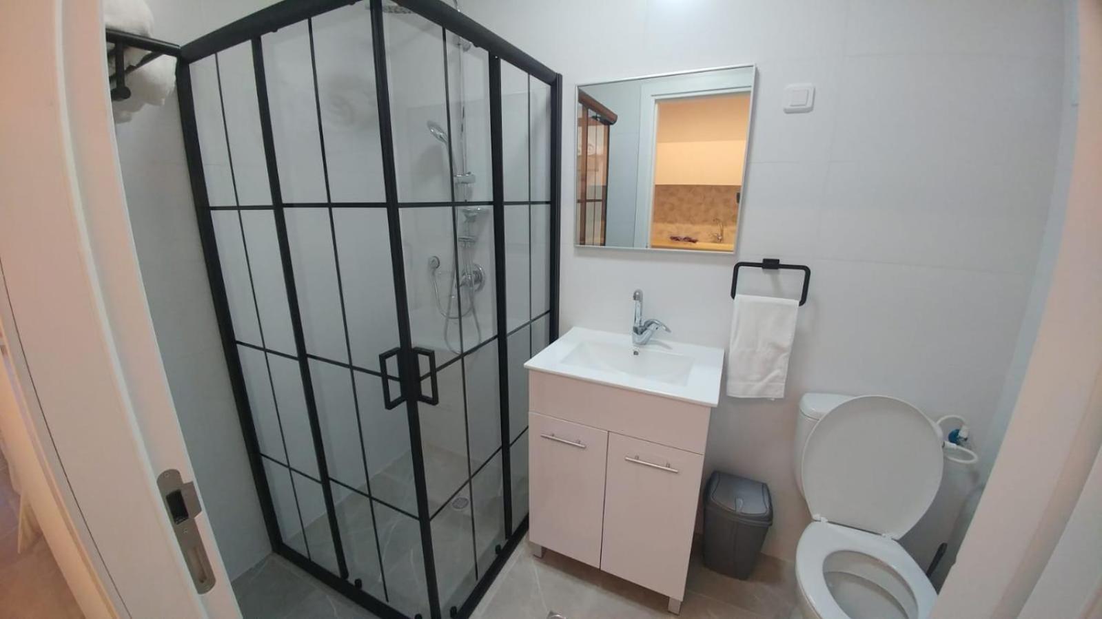 One-Bedroom House - Photo 3