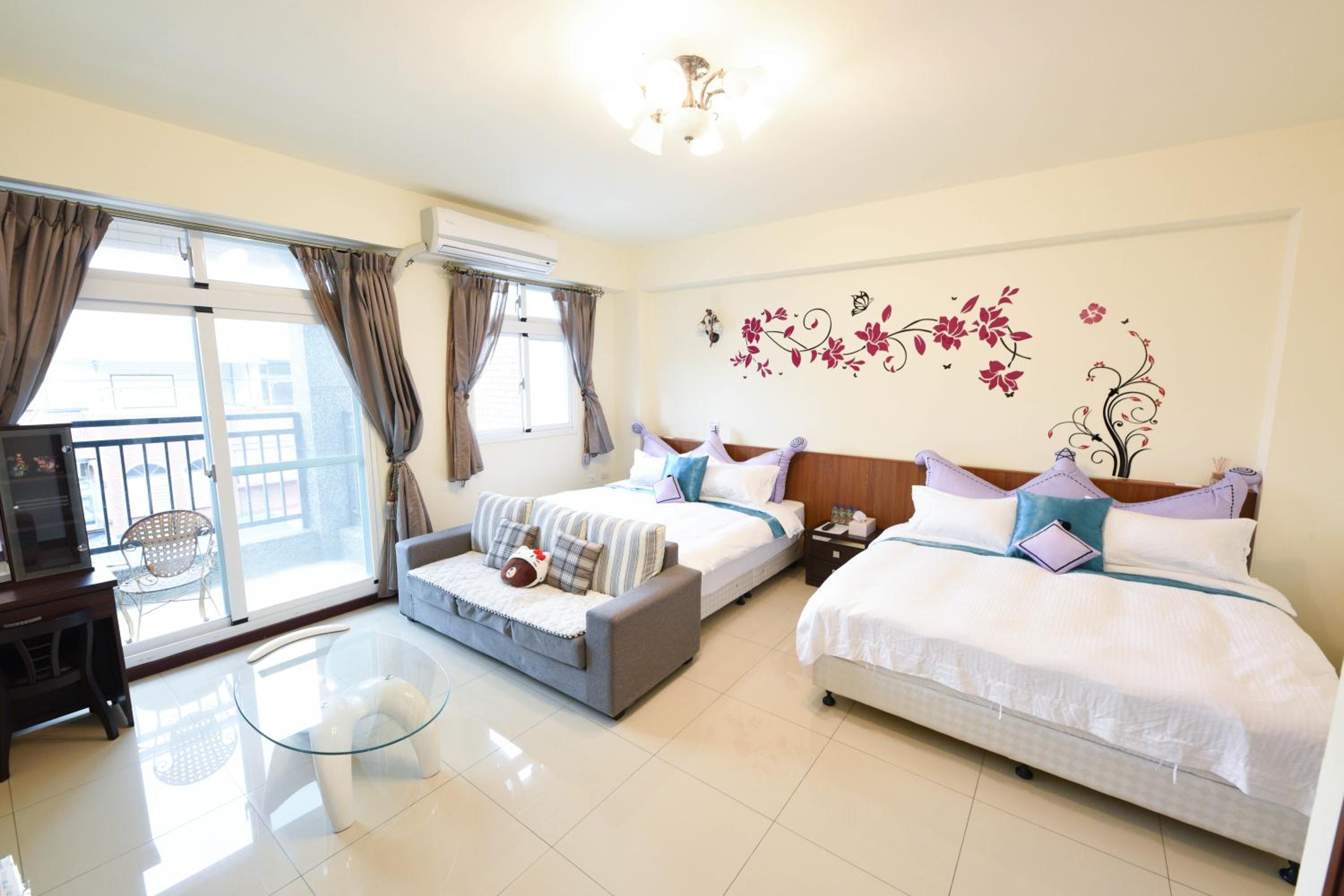 Quadruple Room with Balcony photo 1