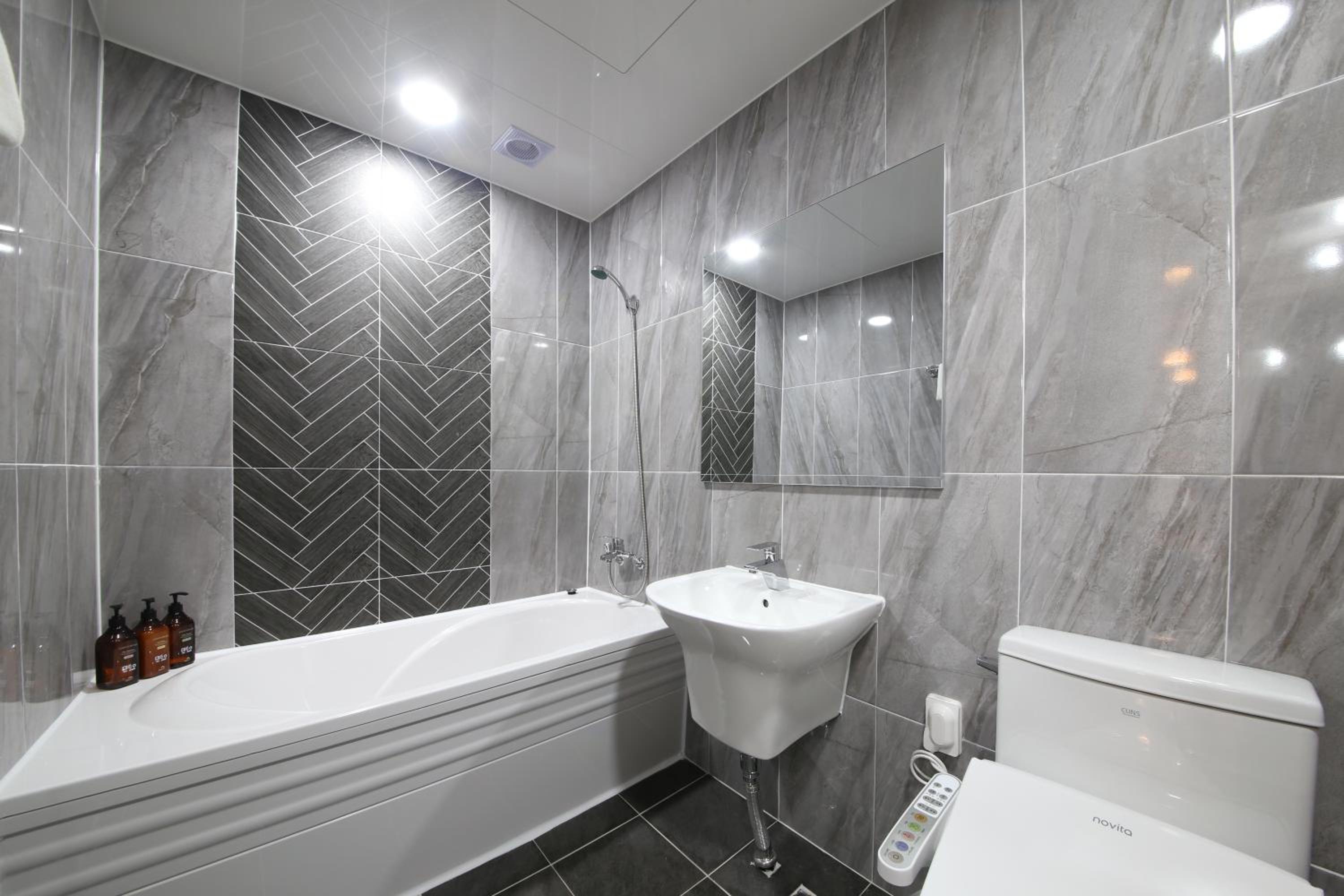 Large Double Room - Photo 7