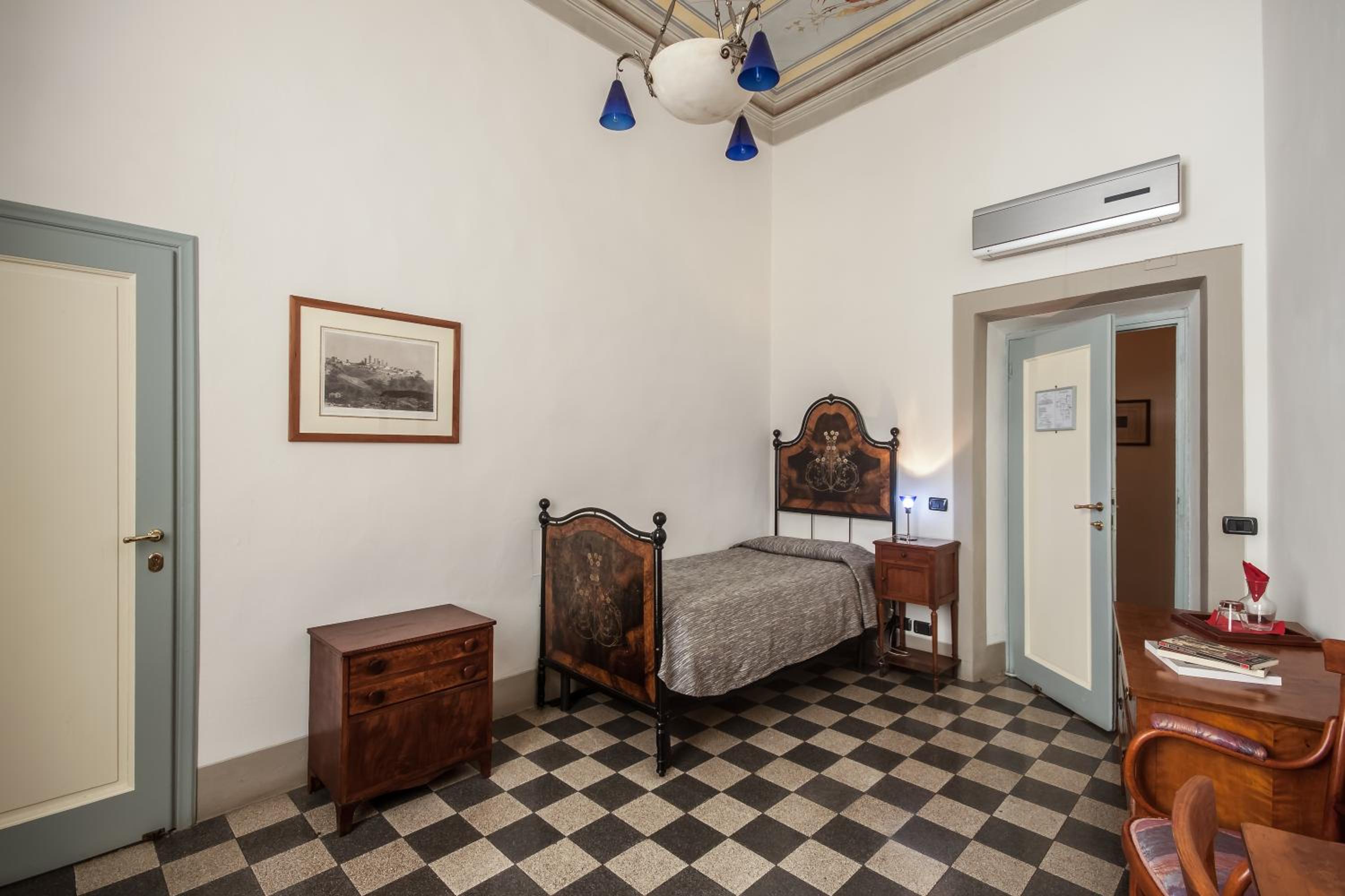 Single Room with Private External Bathroom photo 3