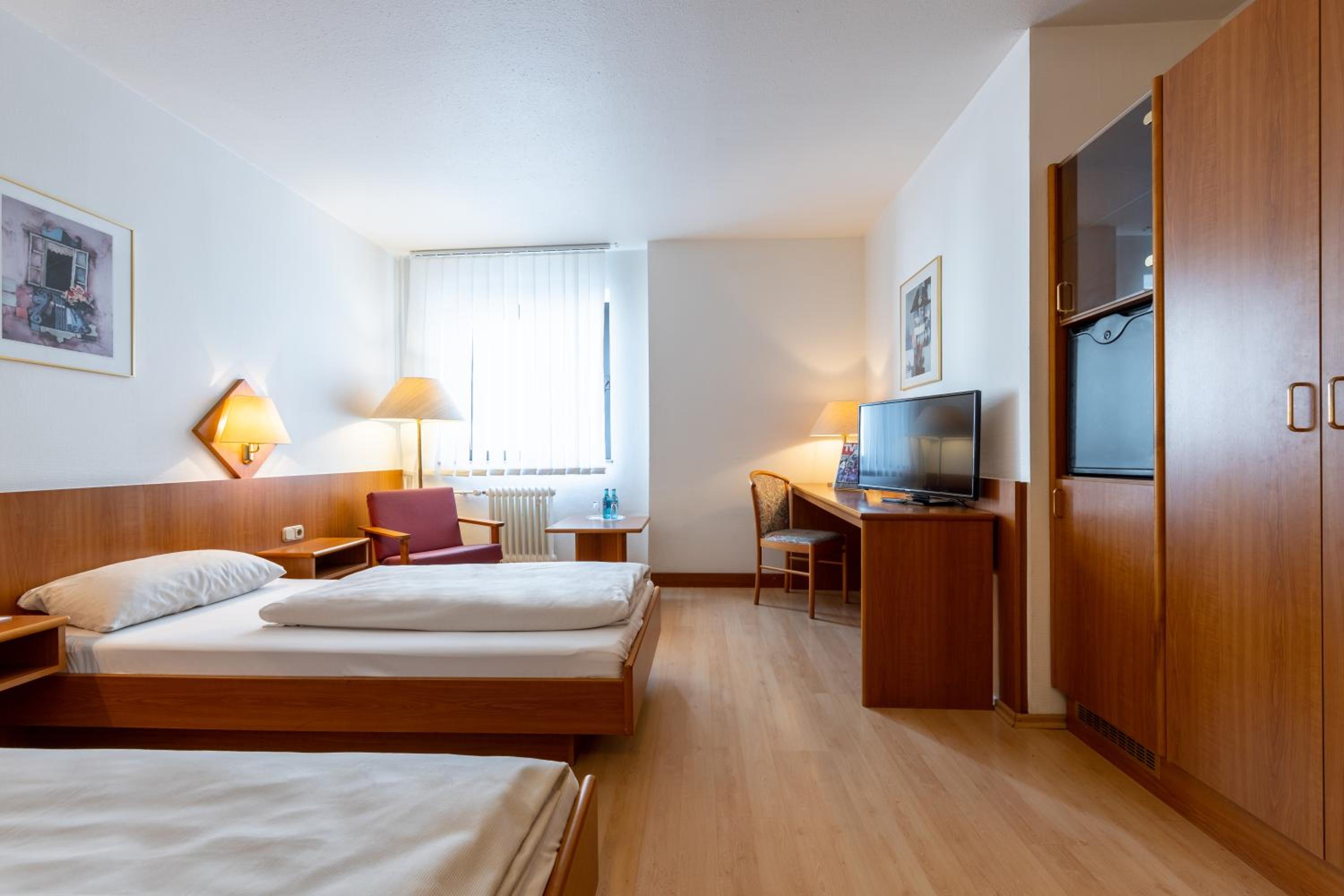 Standard Twin Room - Photo 1