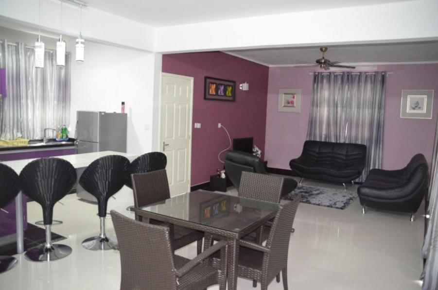 Deluxe Two-Bedroom Apartment