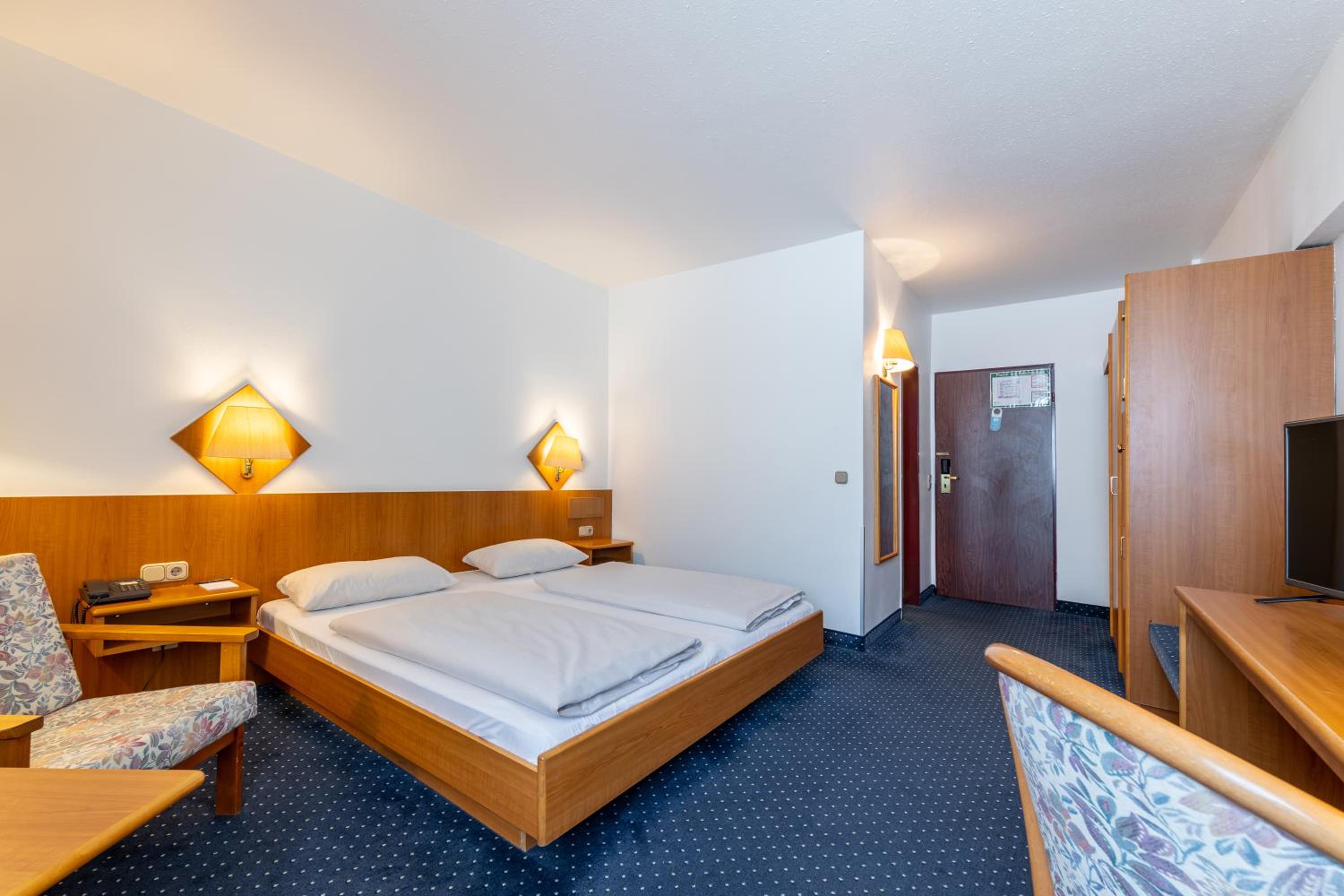 Double Room - Photo 8