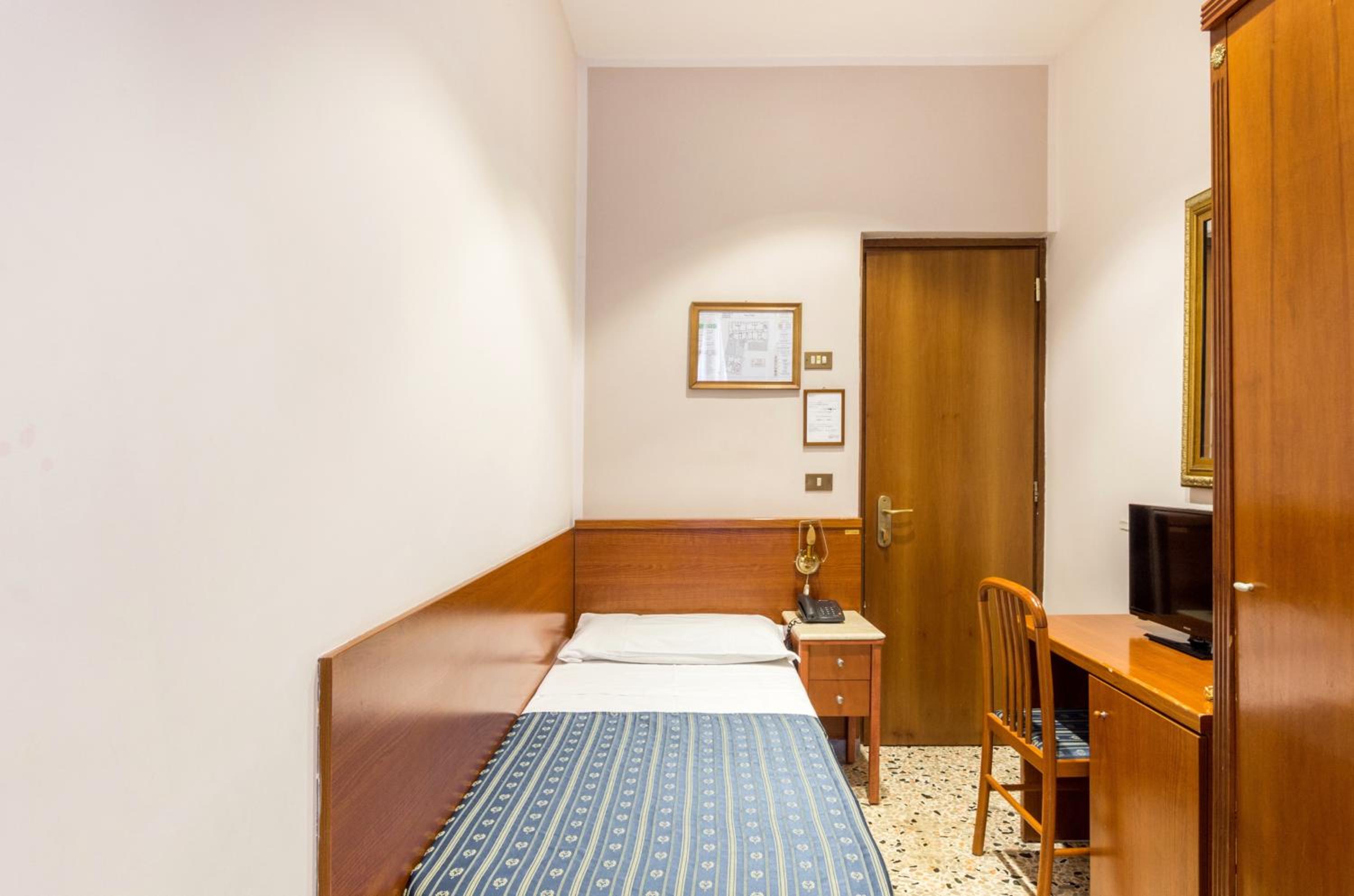 Single Room photo 1