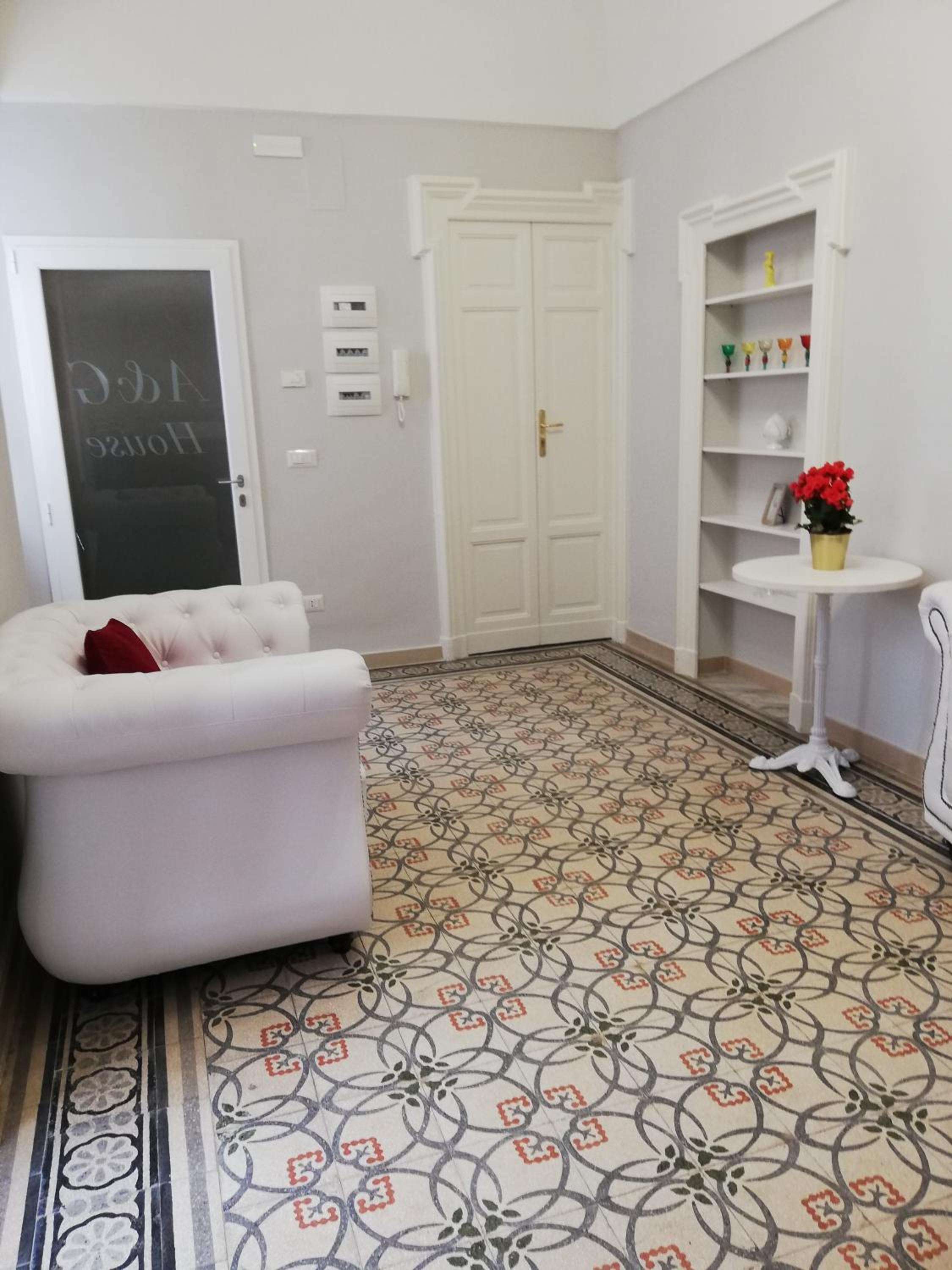 Studio Apartment - Photo 6