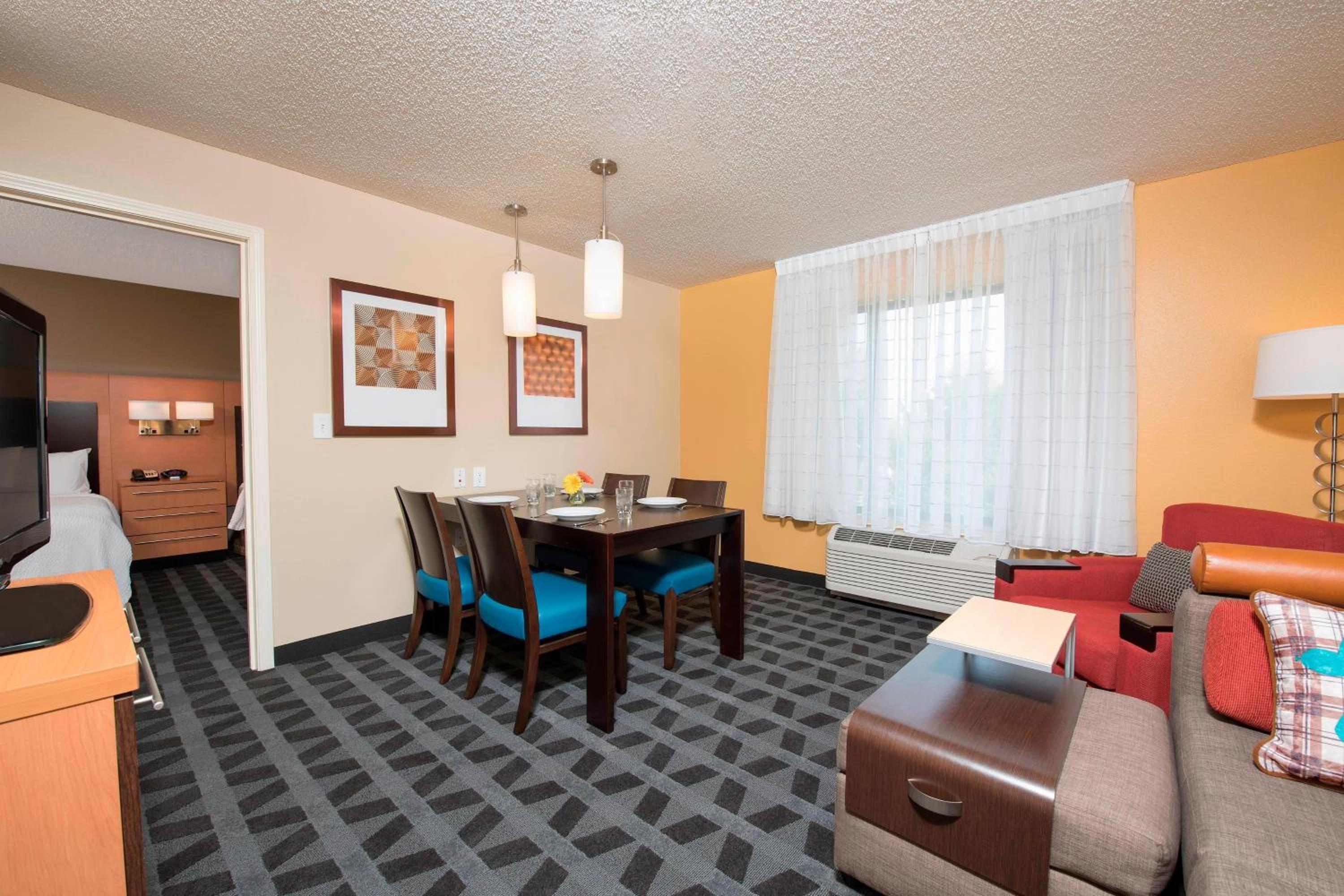 1 Bedroom Suite, 2 Queen, Sofa bed photo 3