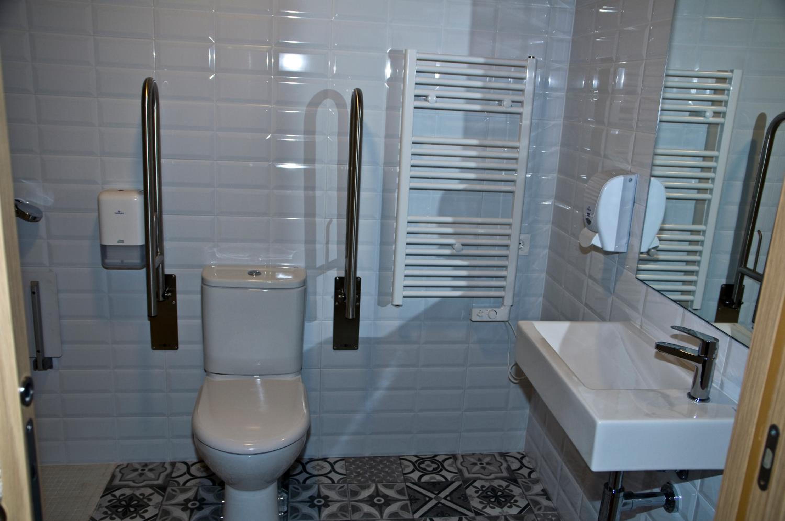 Twin Room - Photo 17